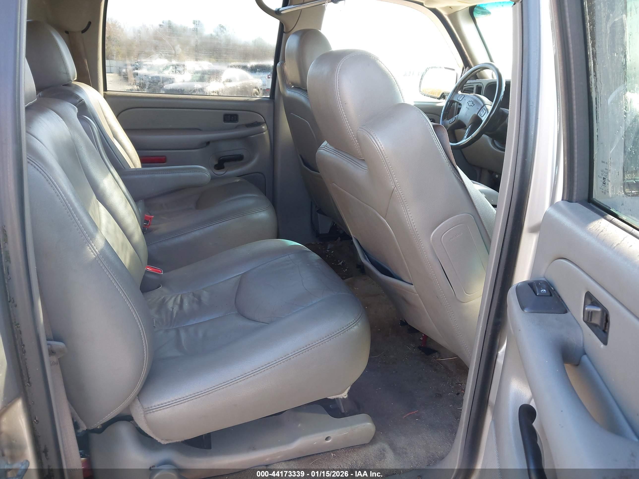 CHEVROLET SUBURBAN image 8