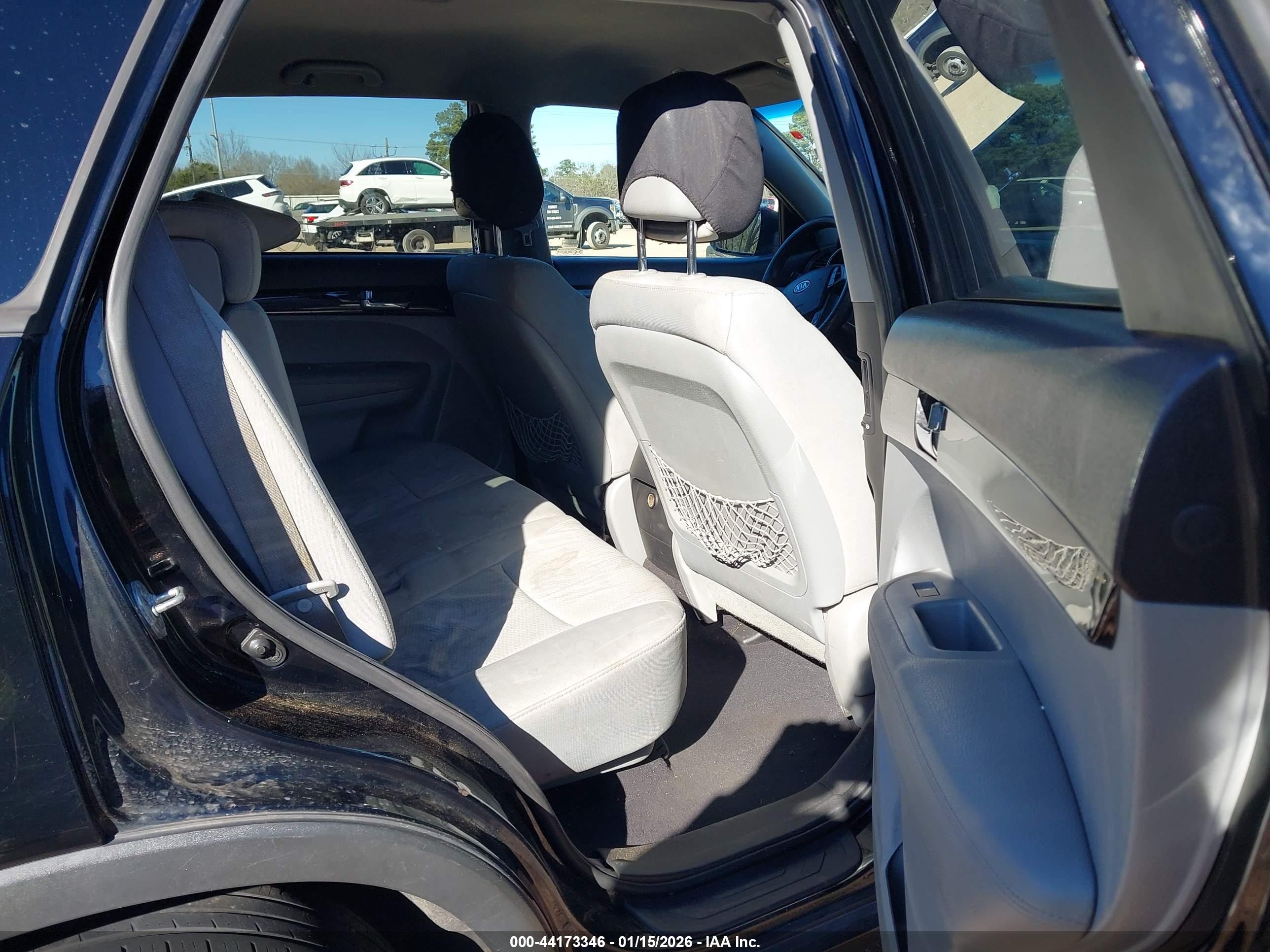 KIA SORENTO image 8