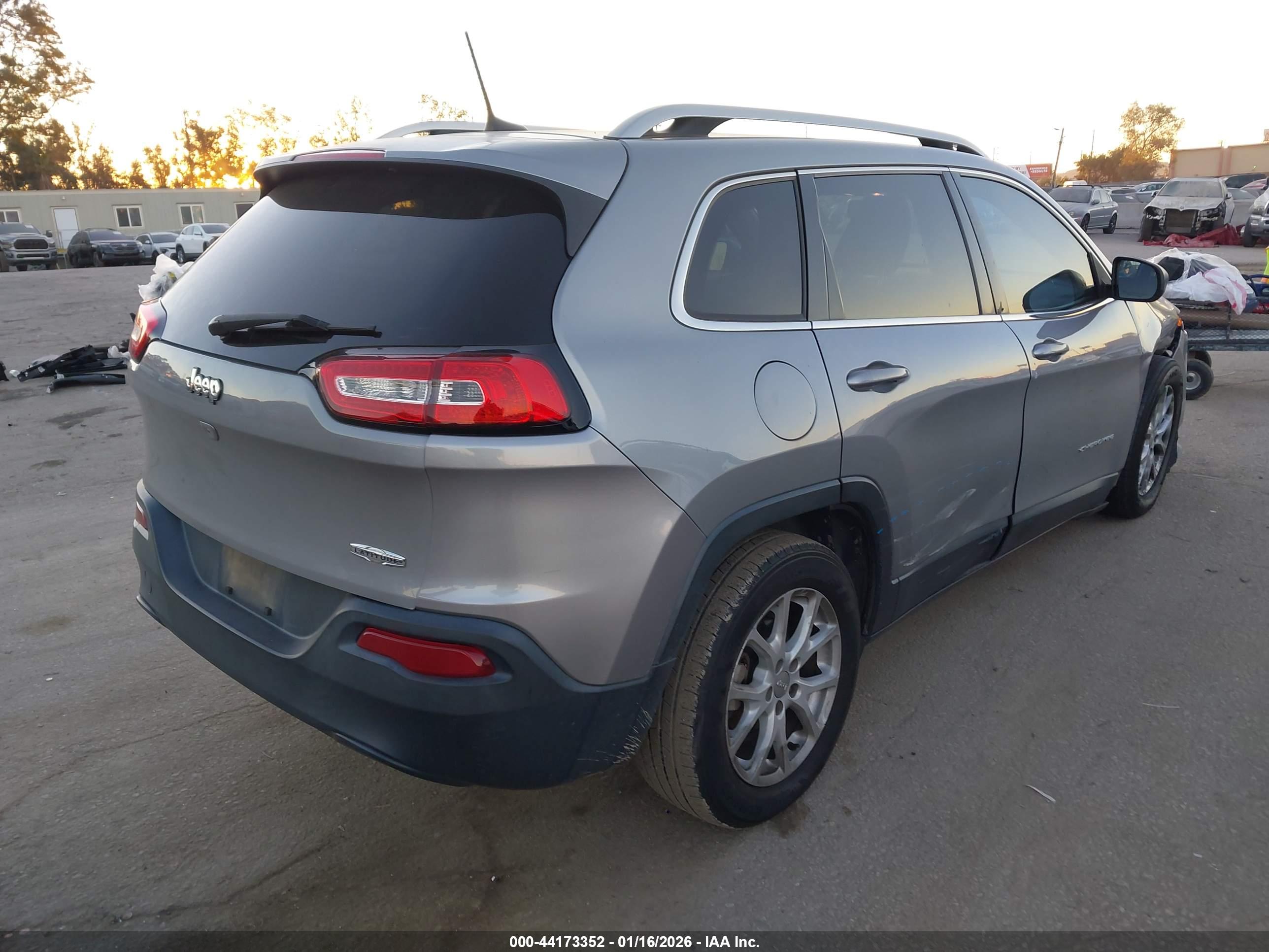 JEEP CHEROKEE image 4