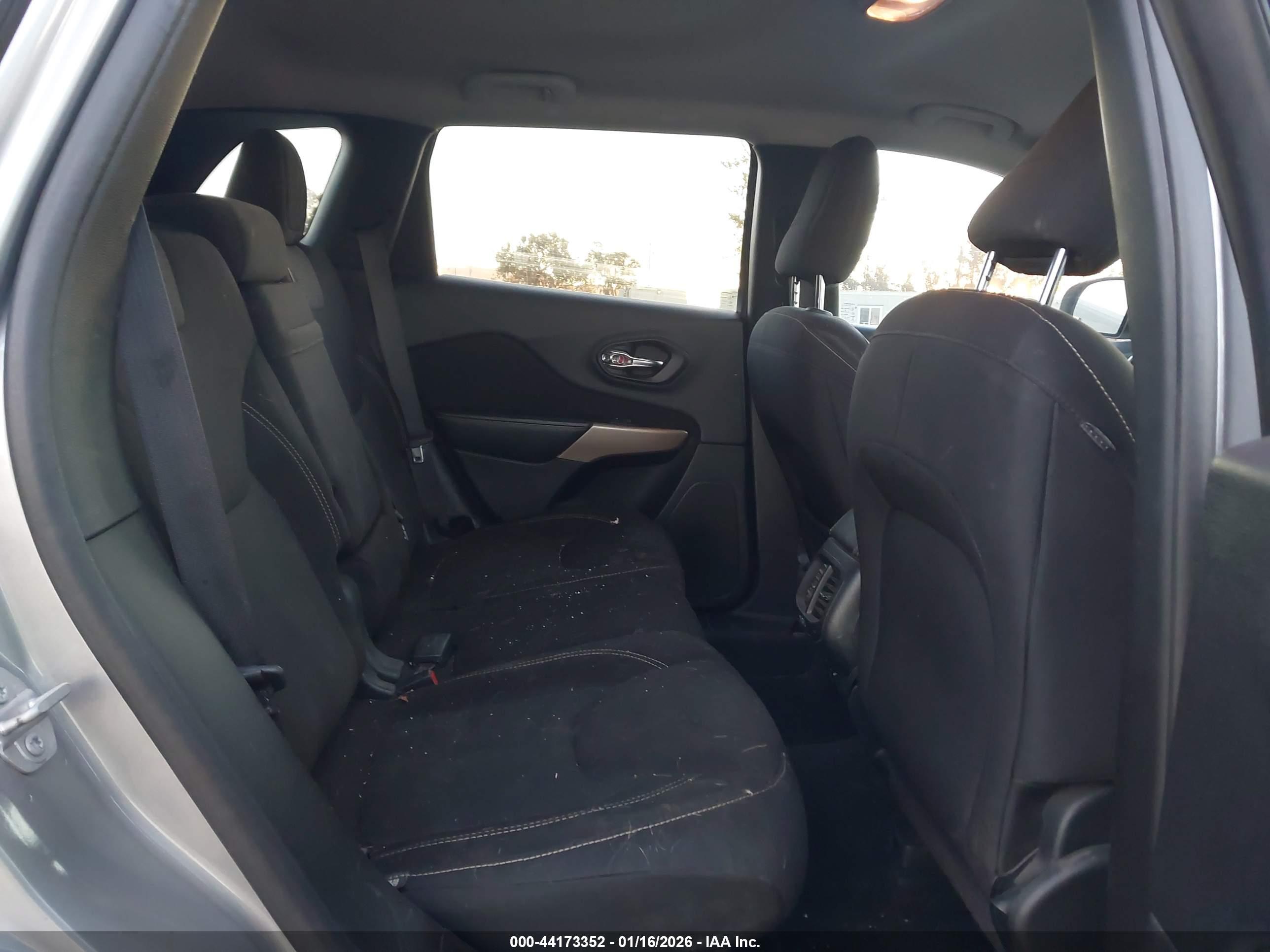JEEP CHEROKEE image 8