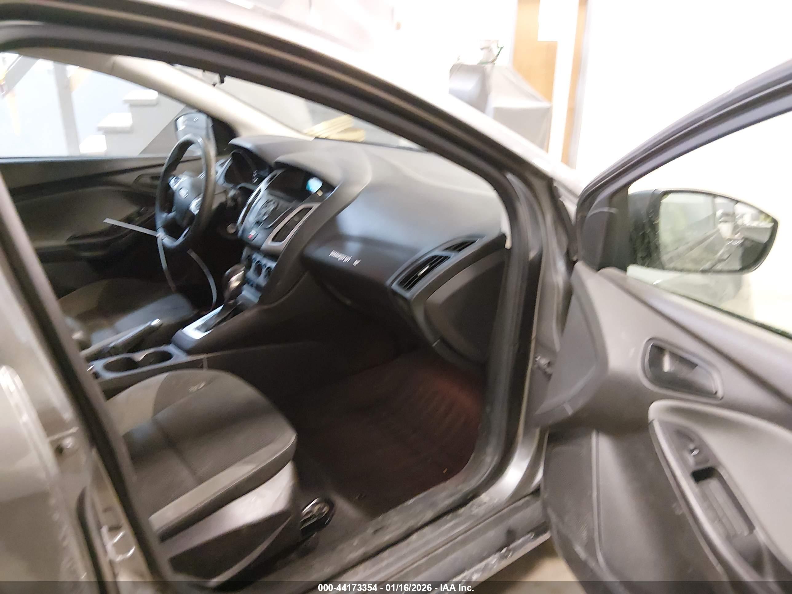 FORD FOCUS image 5