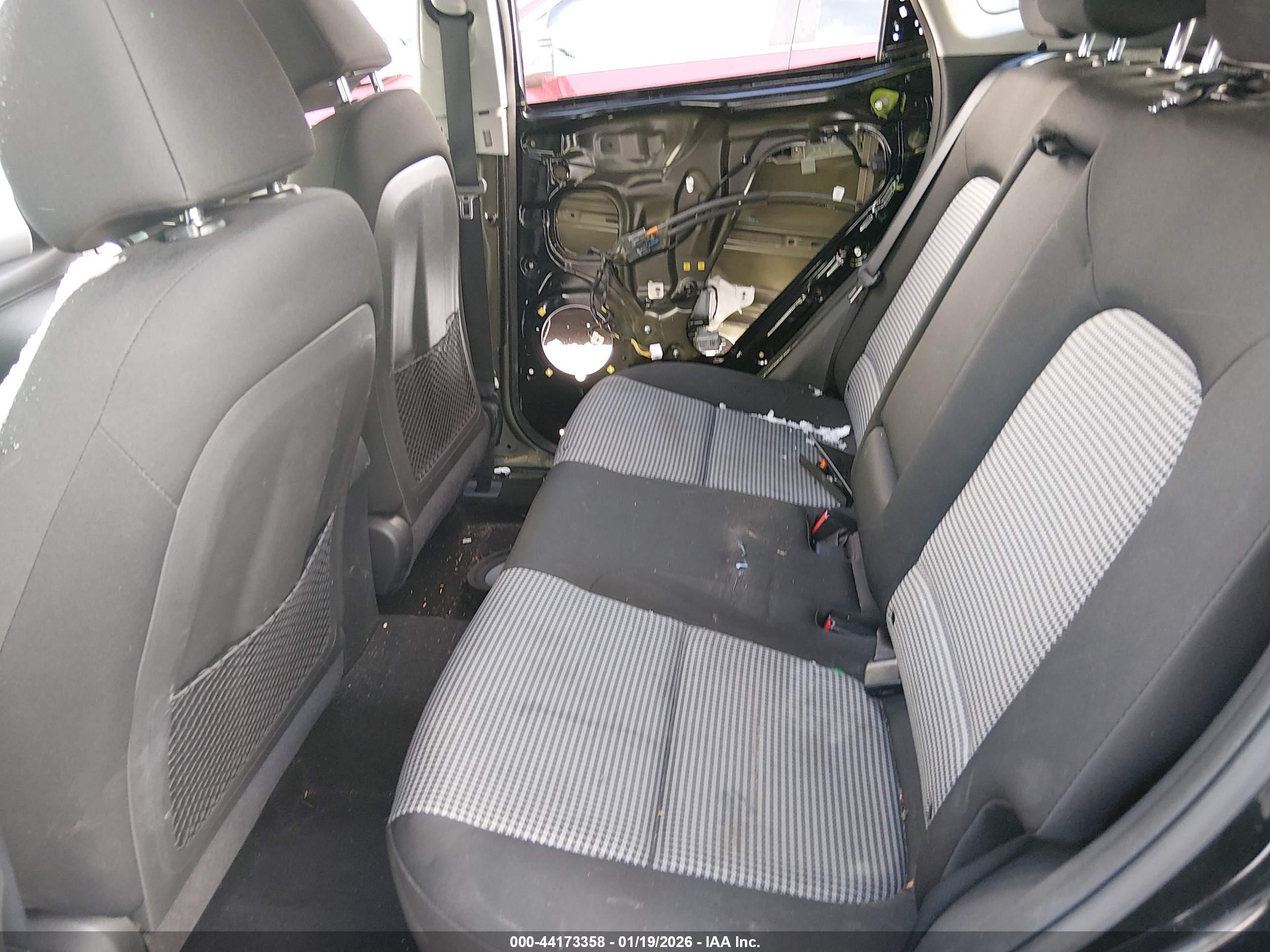 HYUNDAI KONA image 8