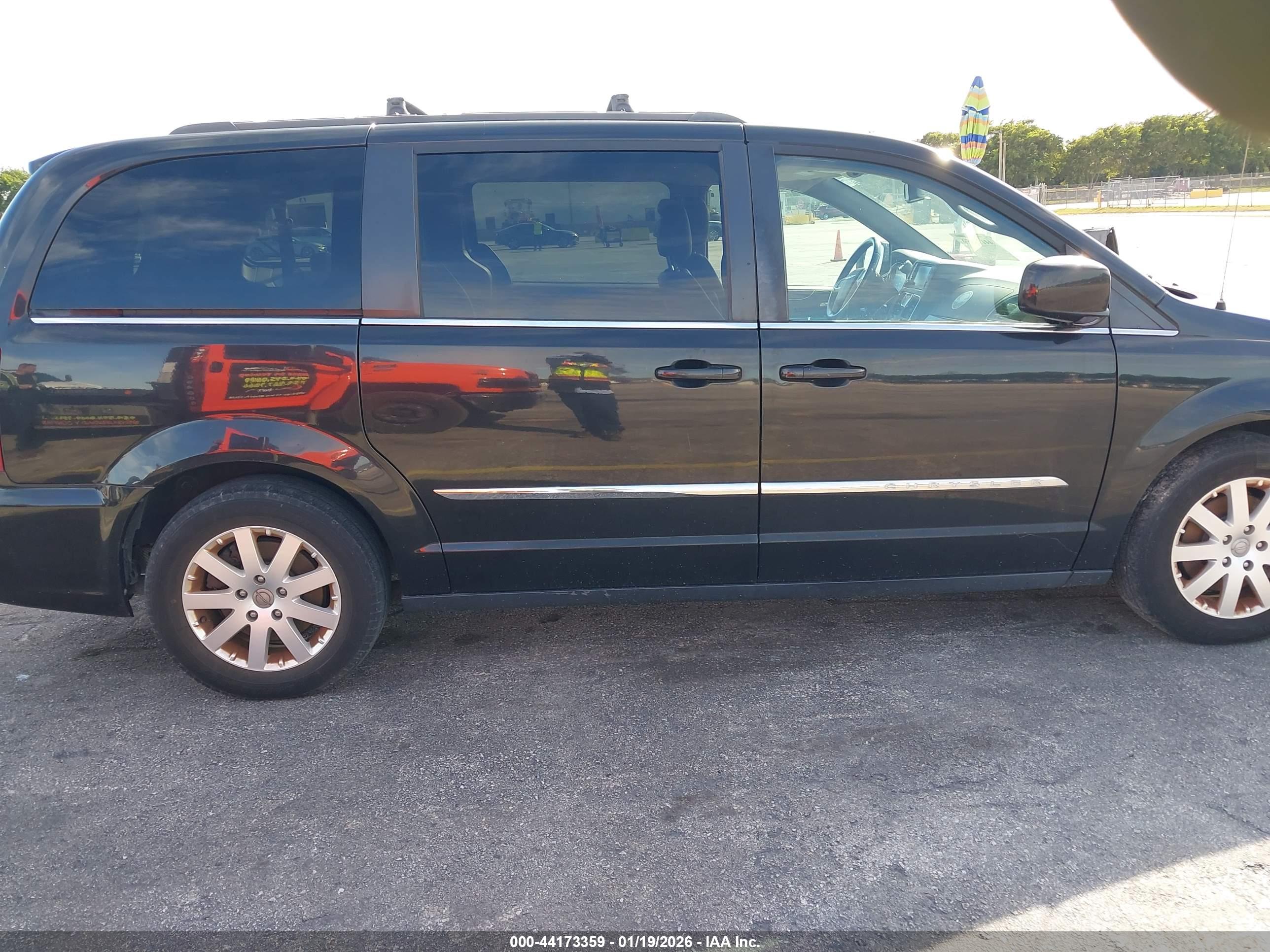 CHRYSLER TOWN image 6