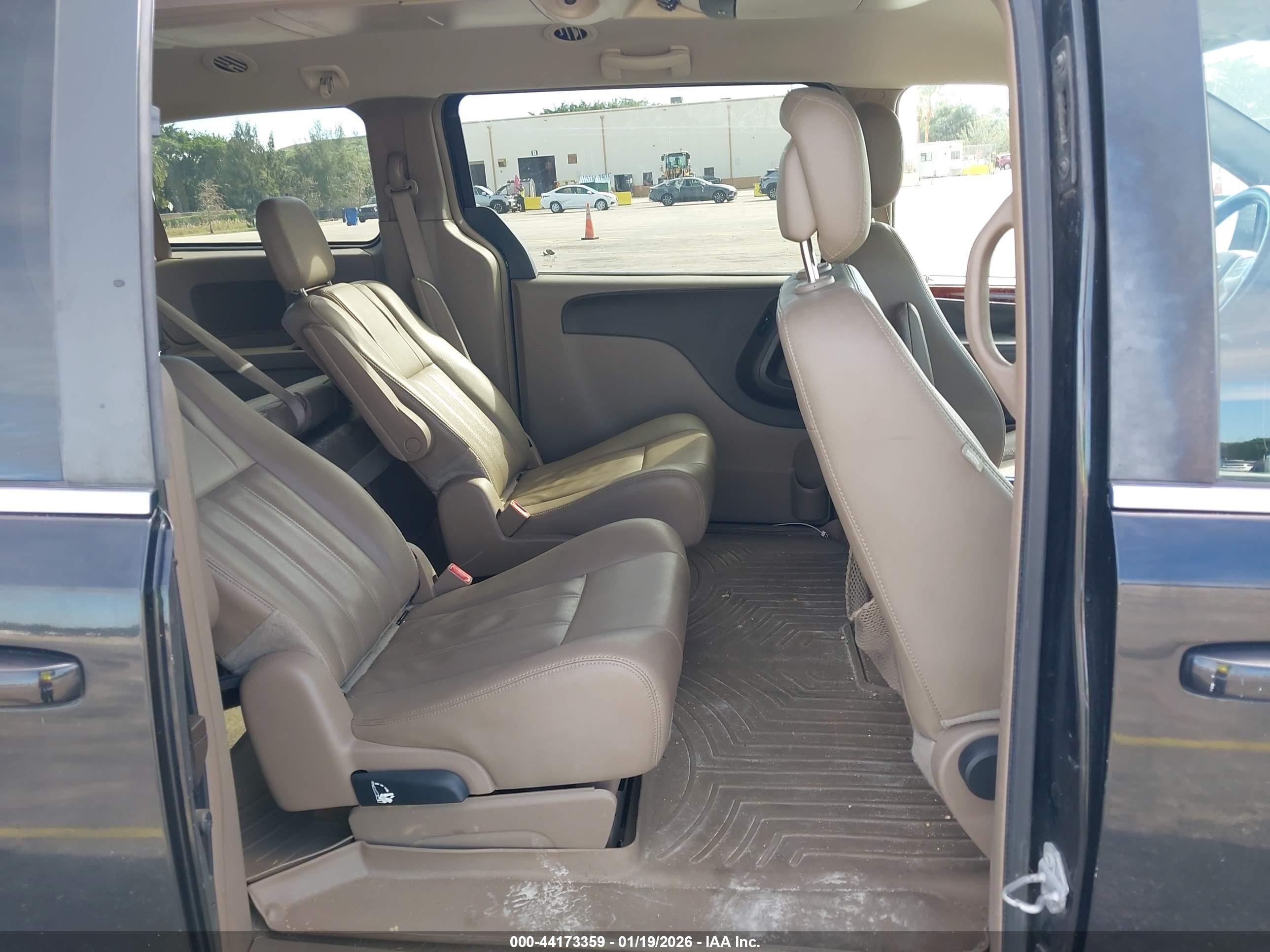 CHRYSLER TOWN image 8