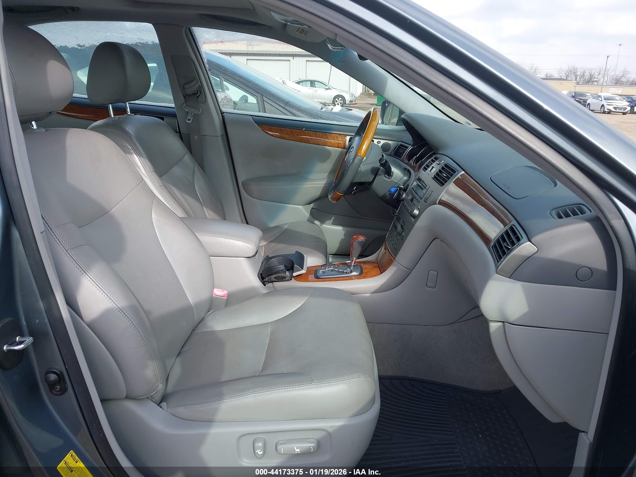 LEXUS ES image 5