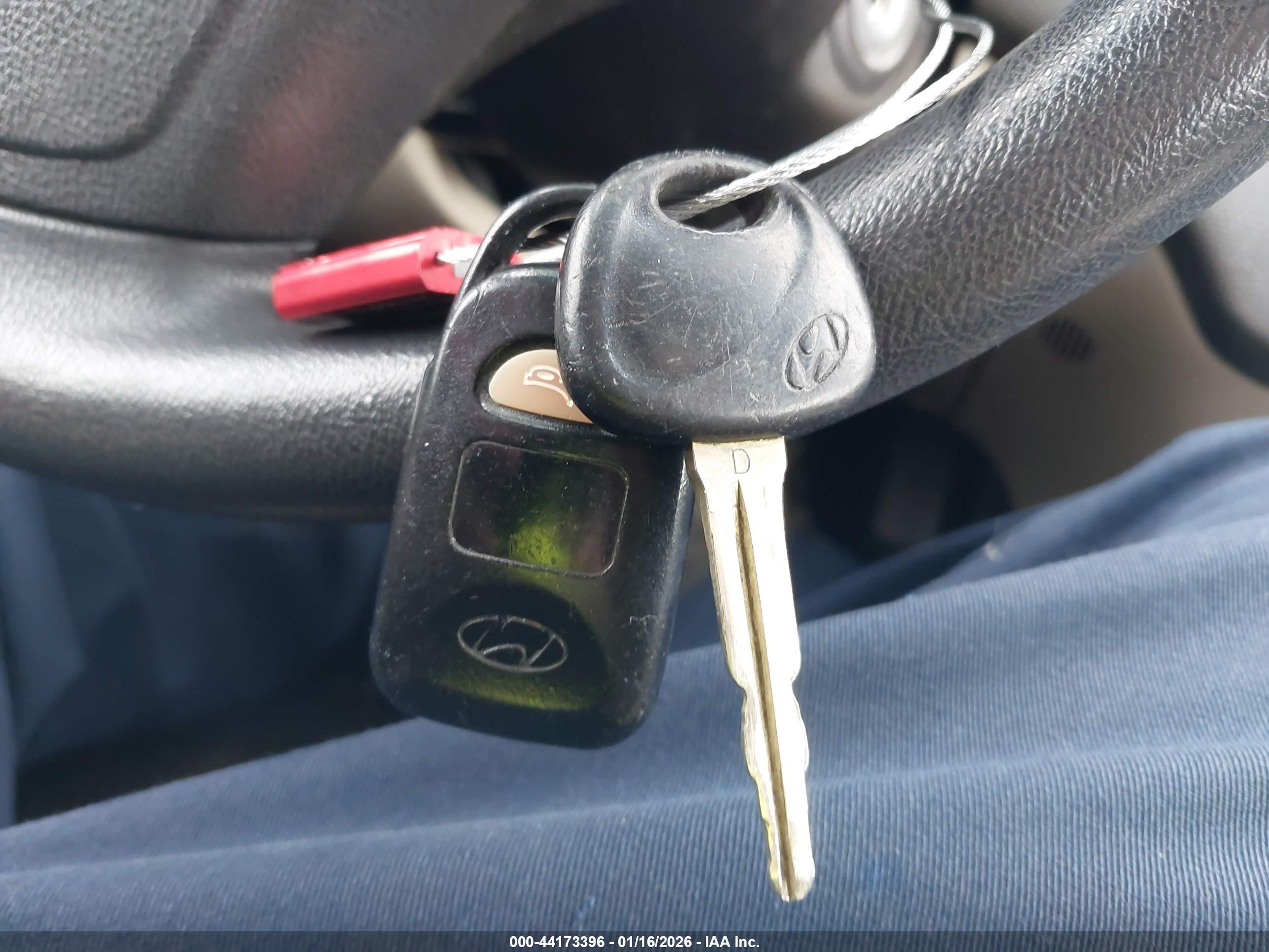 HYUNDAI ELANTRA image 11