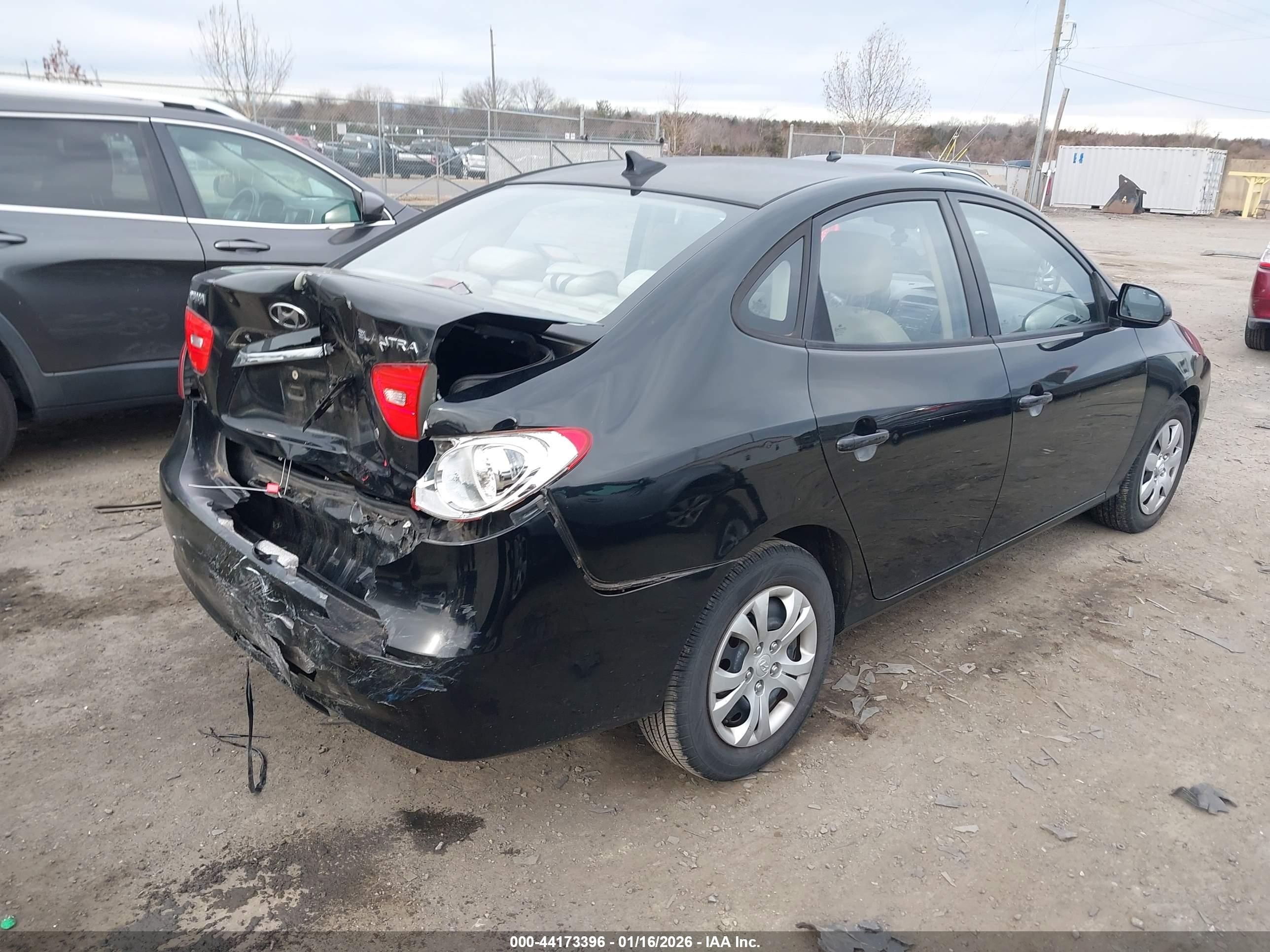 HYUNDAI ELANTRA image 4