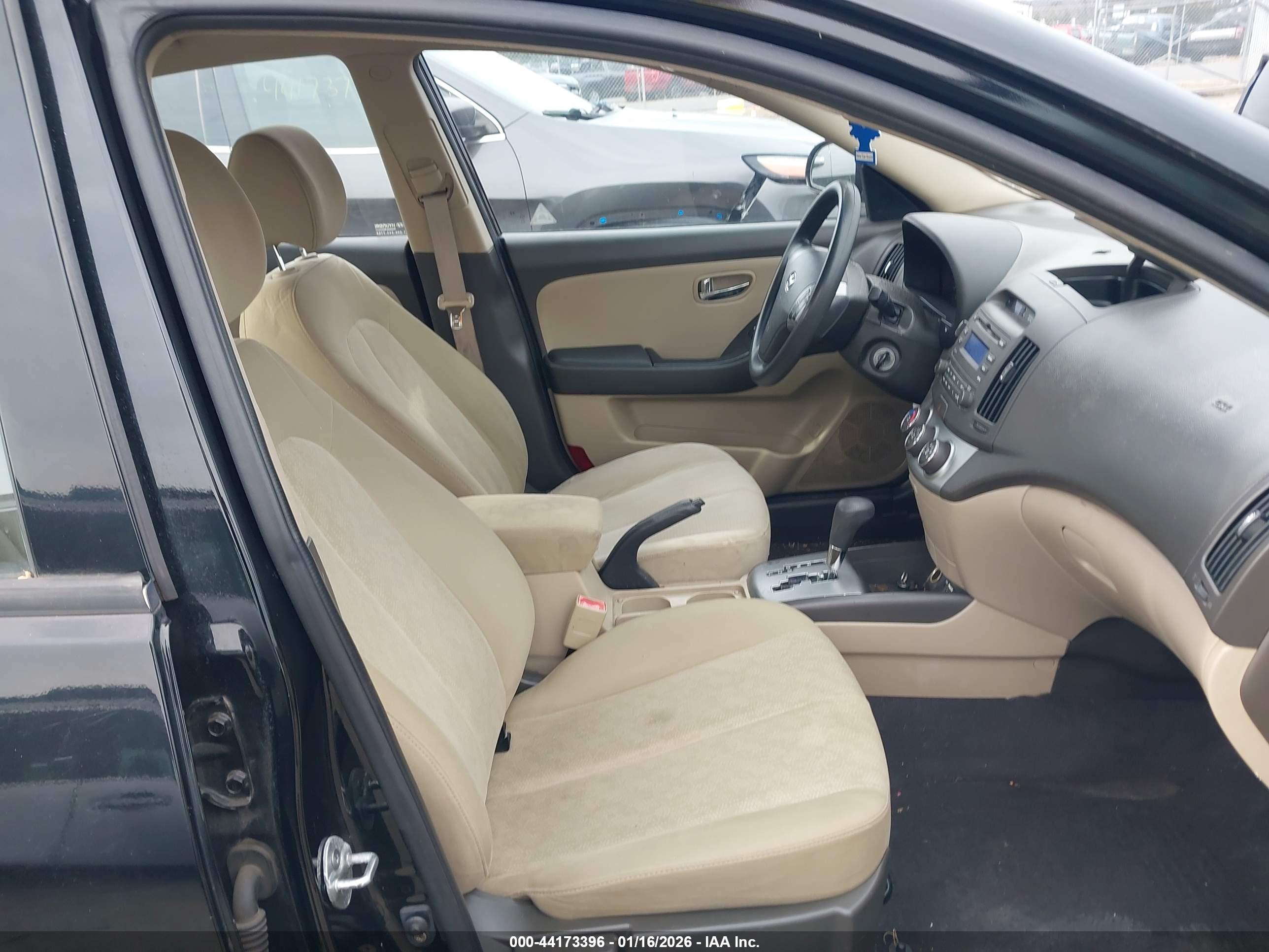 HYUNDAI ELANTRA image 5