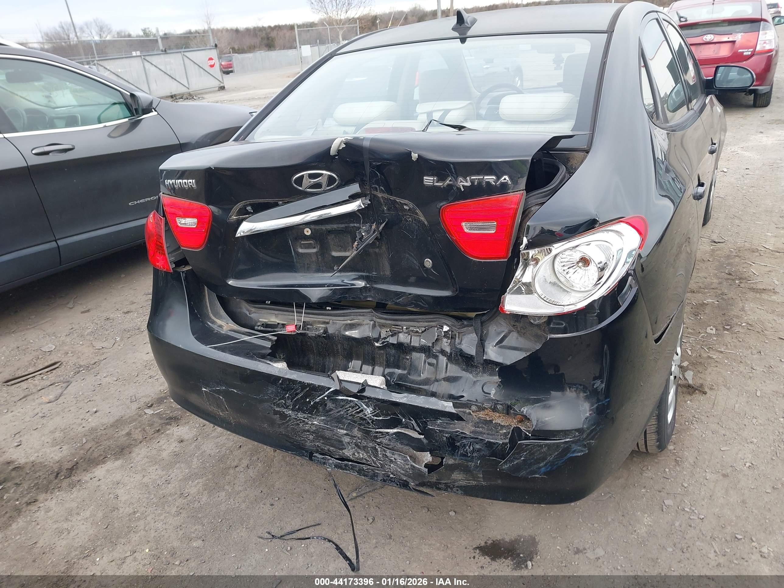 HYUNDAI ELANTRA image 6