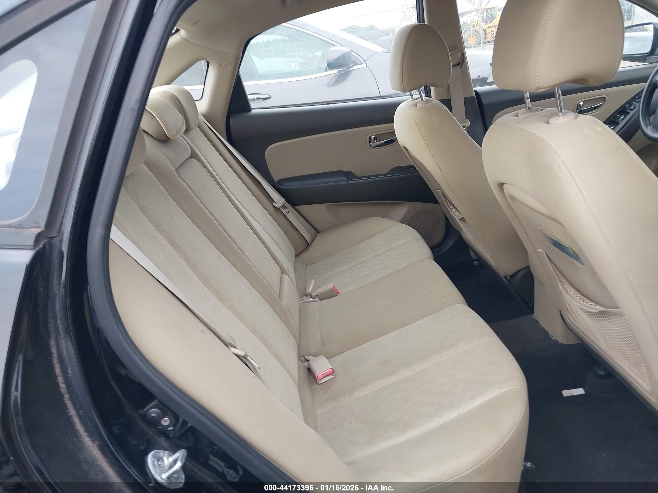 HYUNDAI ELANTRA image 8