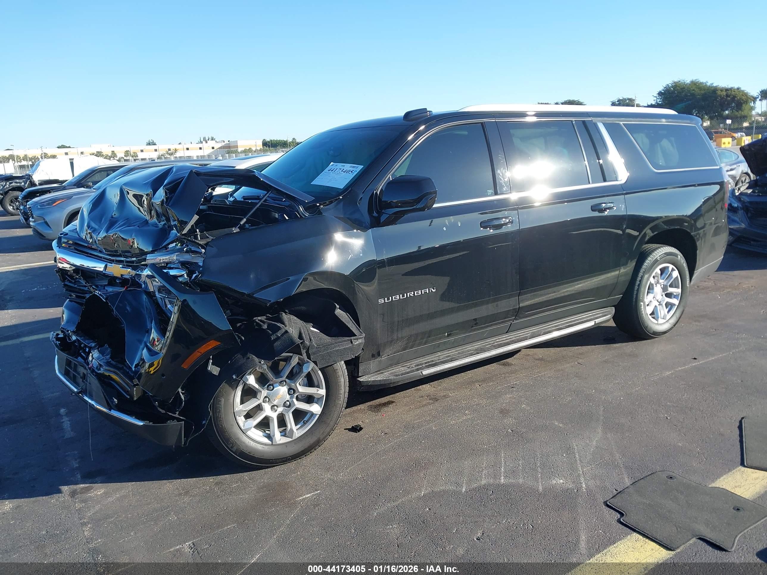 CHEVROLET SUBURBAN image 2