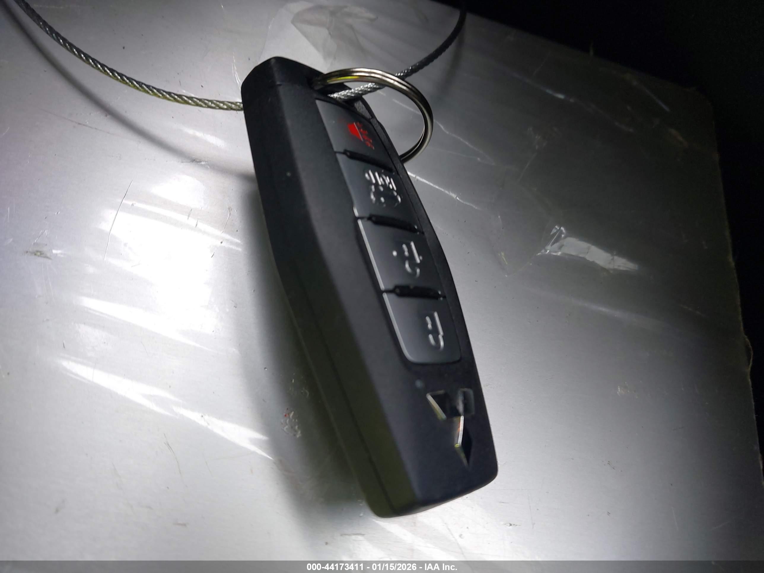 MITSUBISHI OUTLANDER image 11