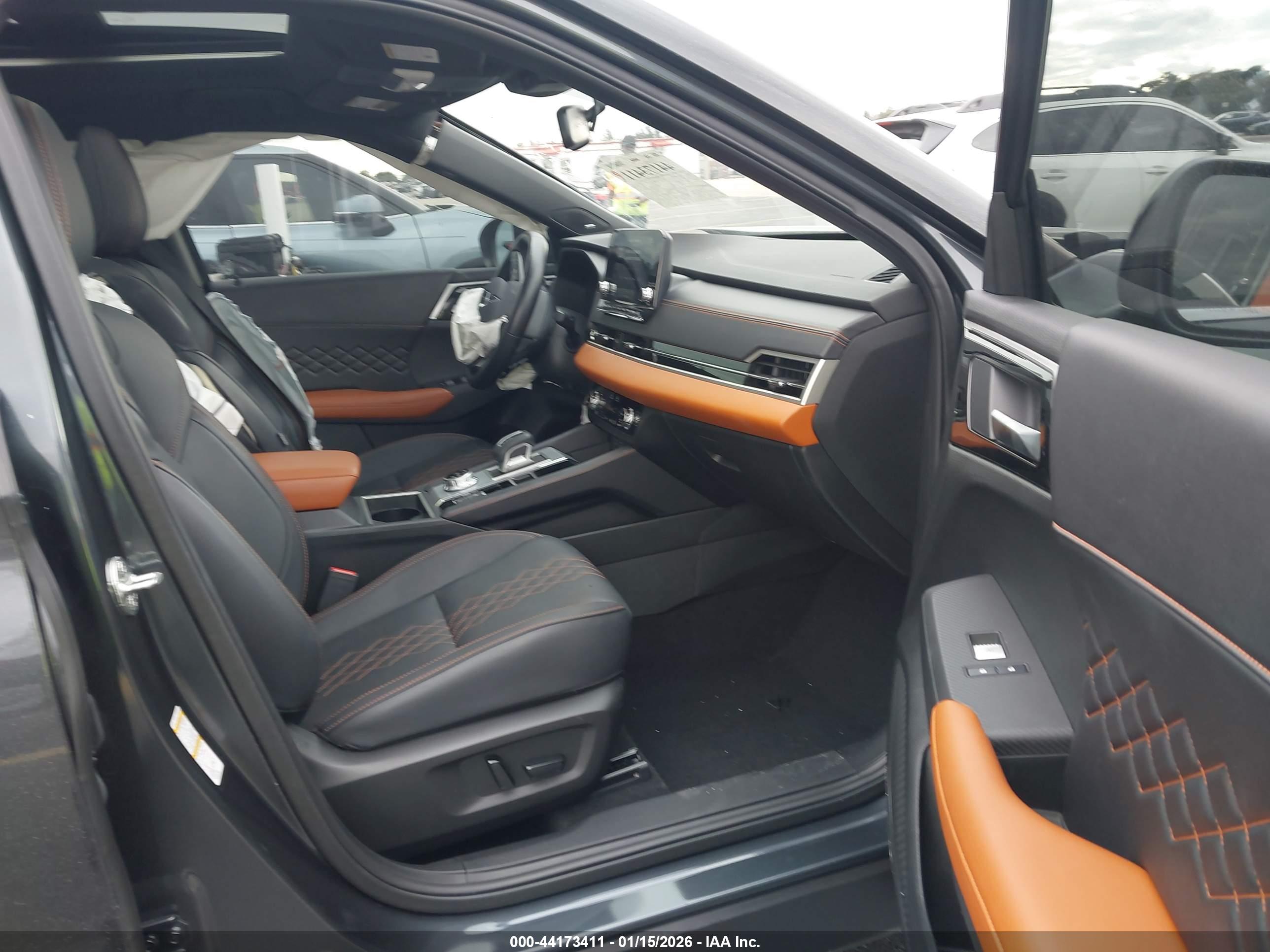 MITSUBISHI OUTLANDER image 5