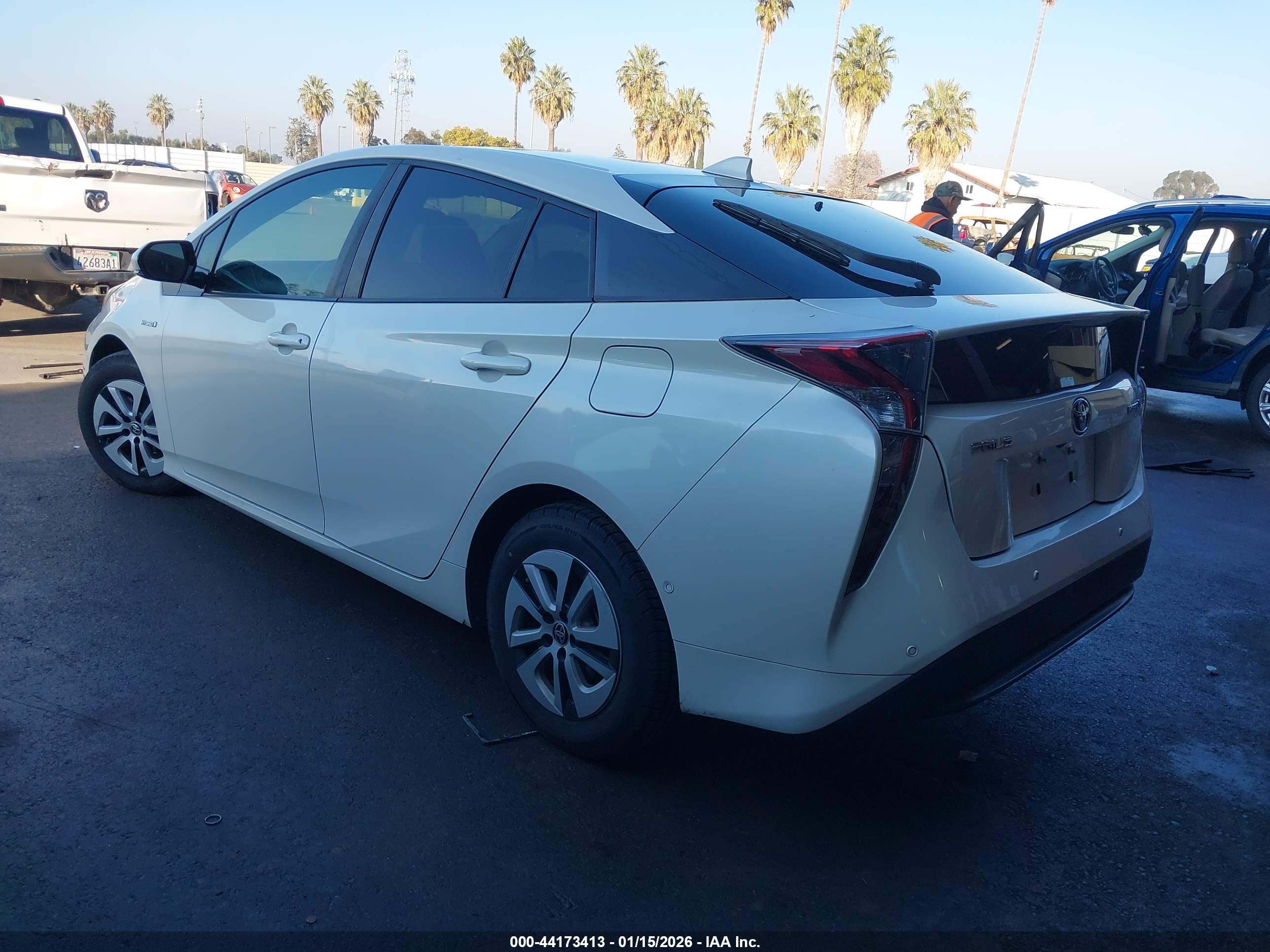 TOYOTA PRIUS image 3