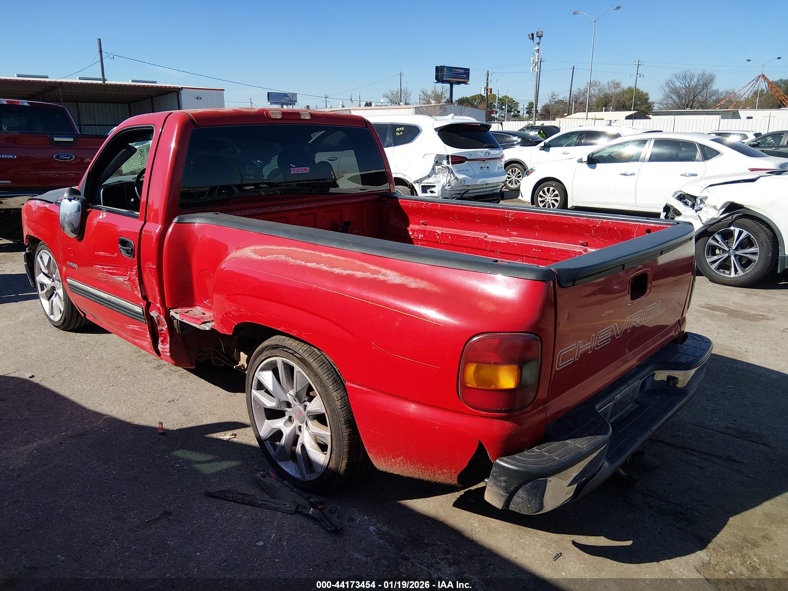 CHEVROLET SILVERADO image 3