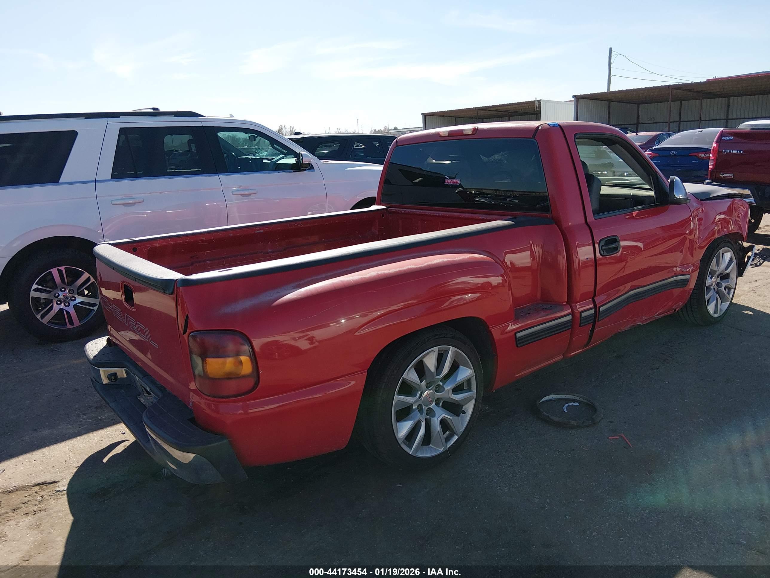 CHEVROLET SILVERADO image 4