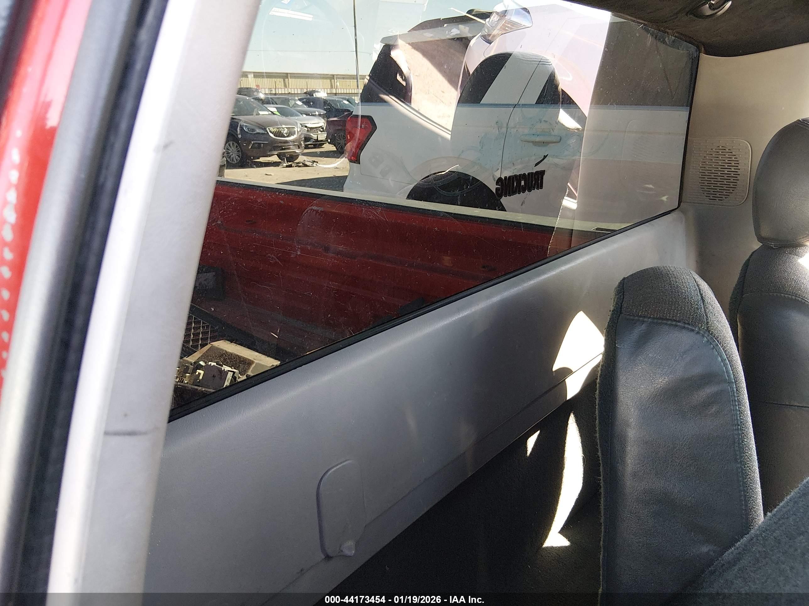 CHEVROLET SILVERADO image 8