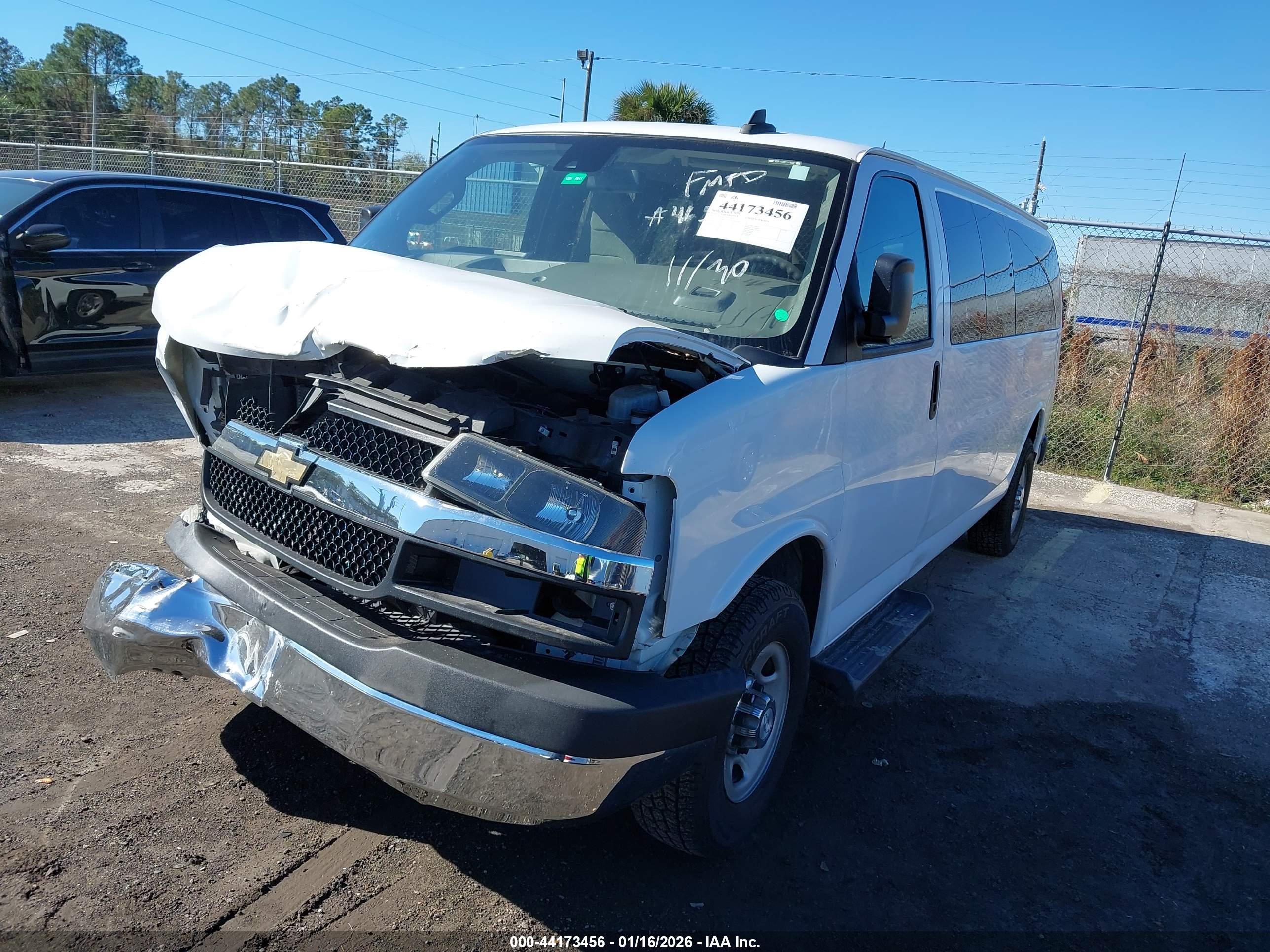 CHEVROLET EXPRESS image 2