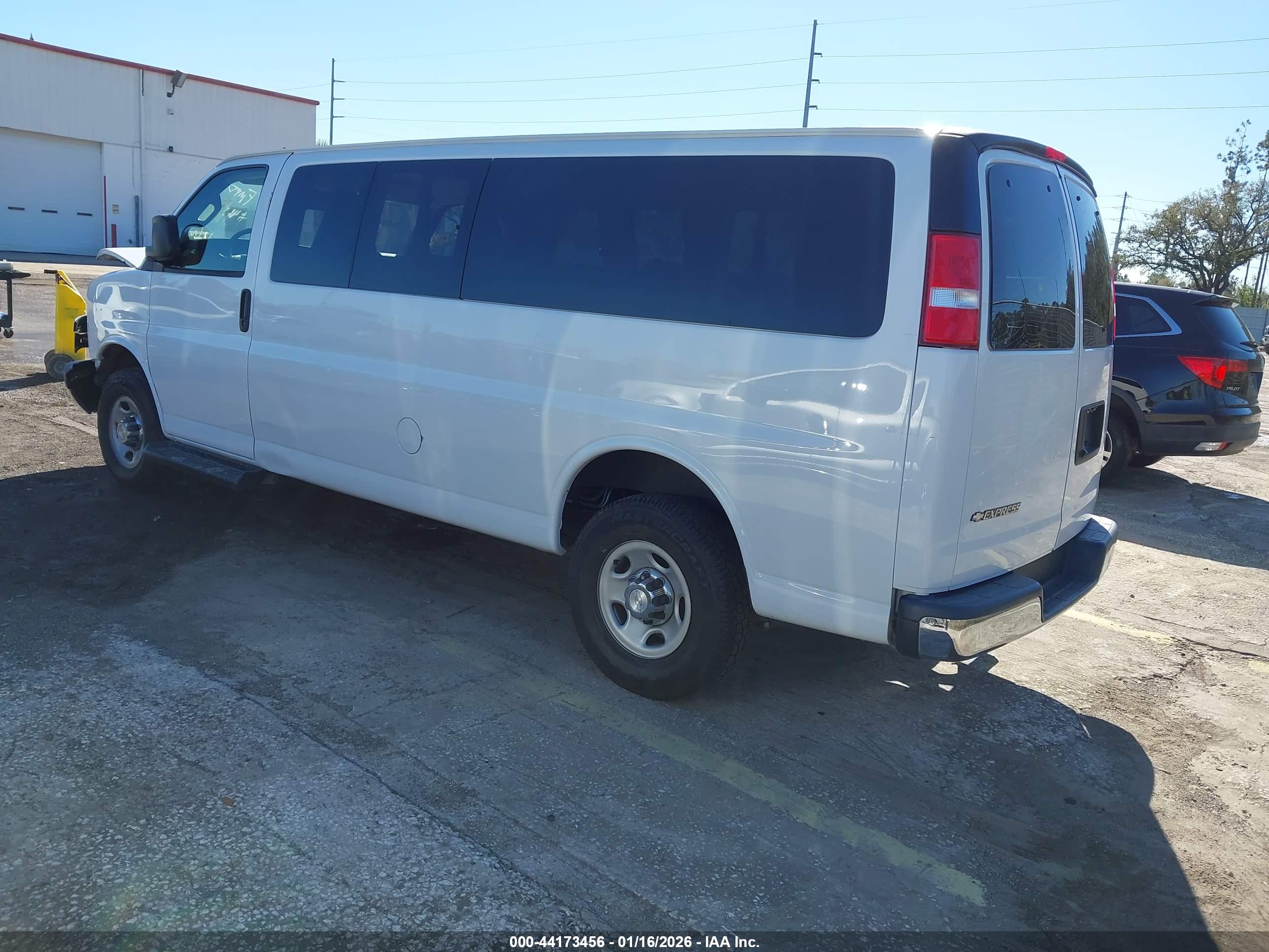 CHEVROLET EXPRESS image 3