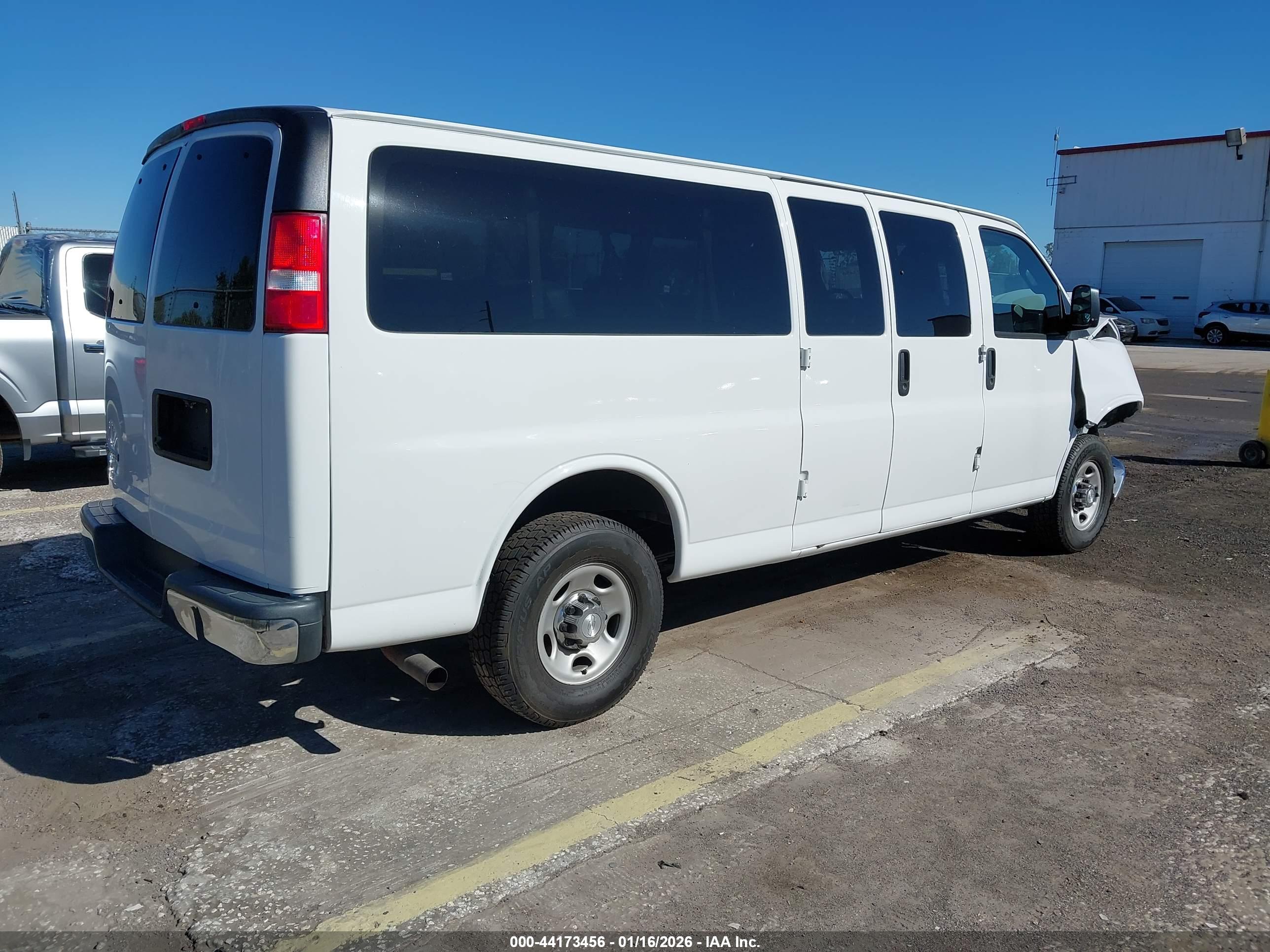 CHEVROLET EXPRESS image 4