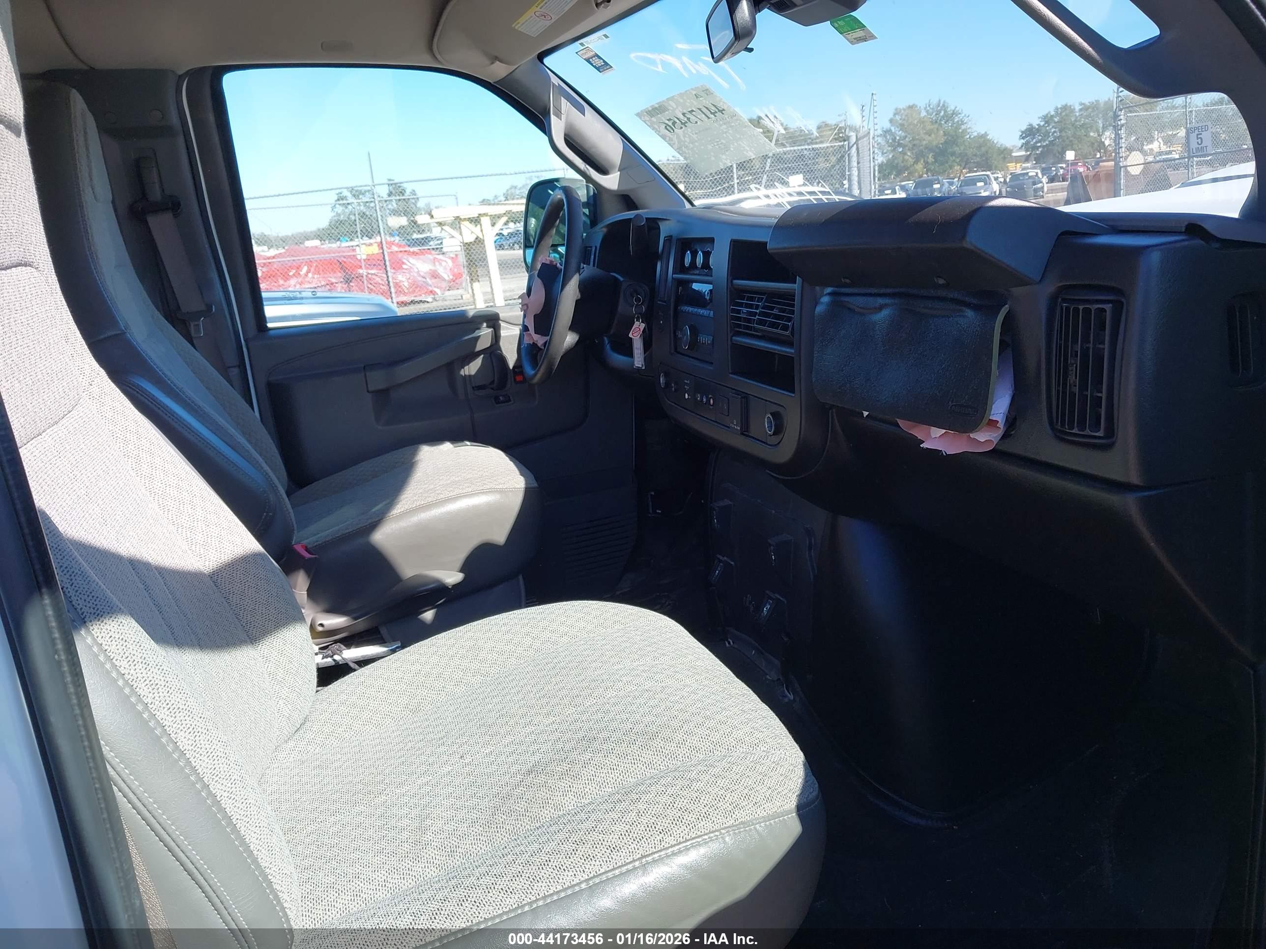 CHEVROLET EXPRESS image 5