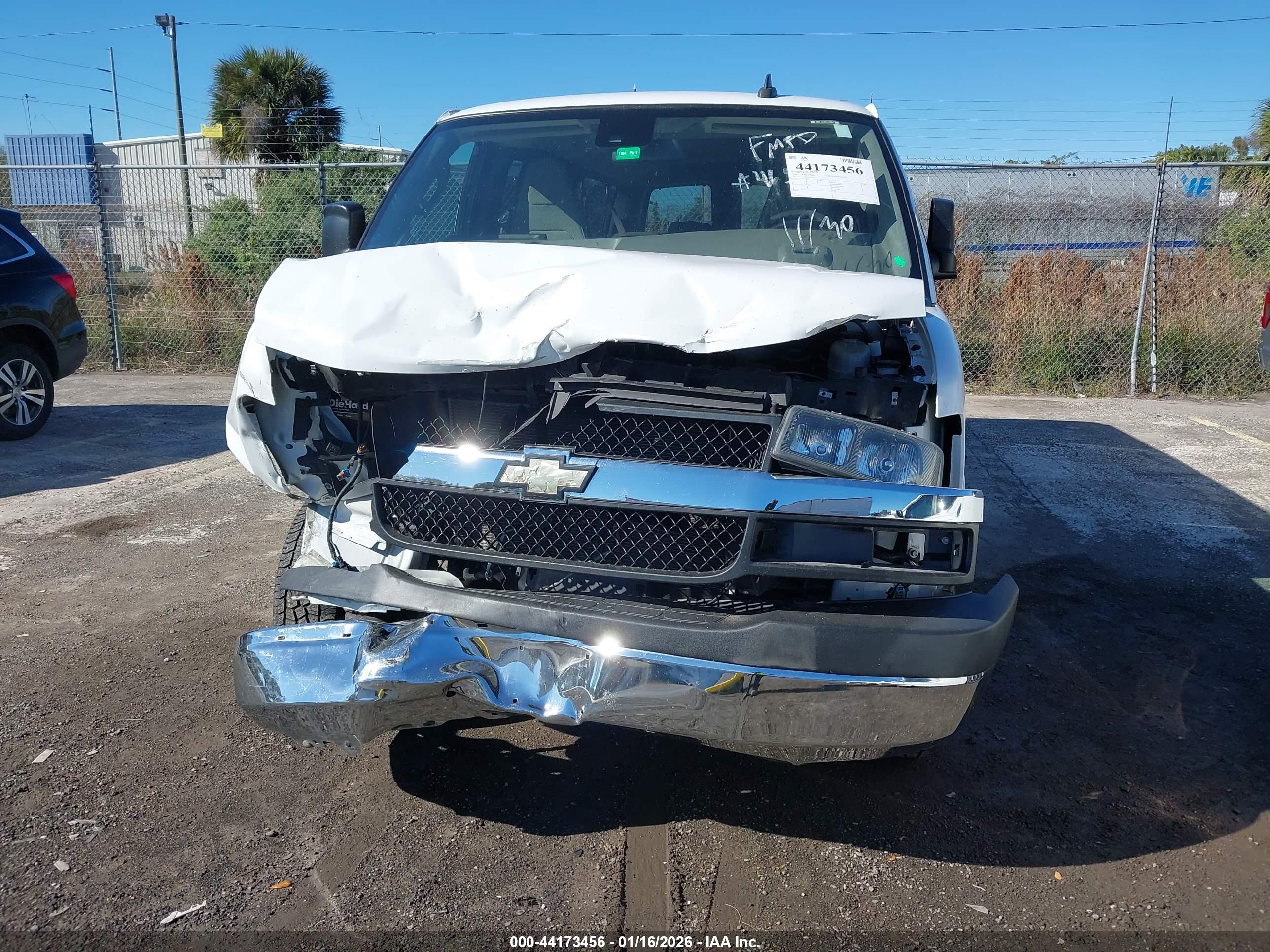 CHEVROLET EXPRESS image 6
