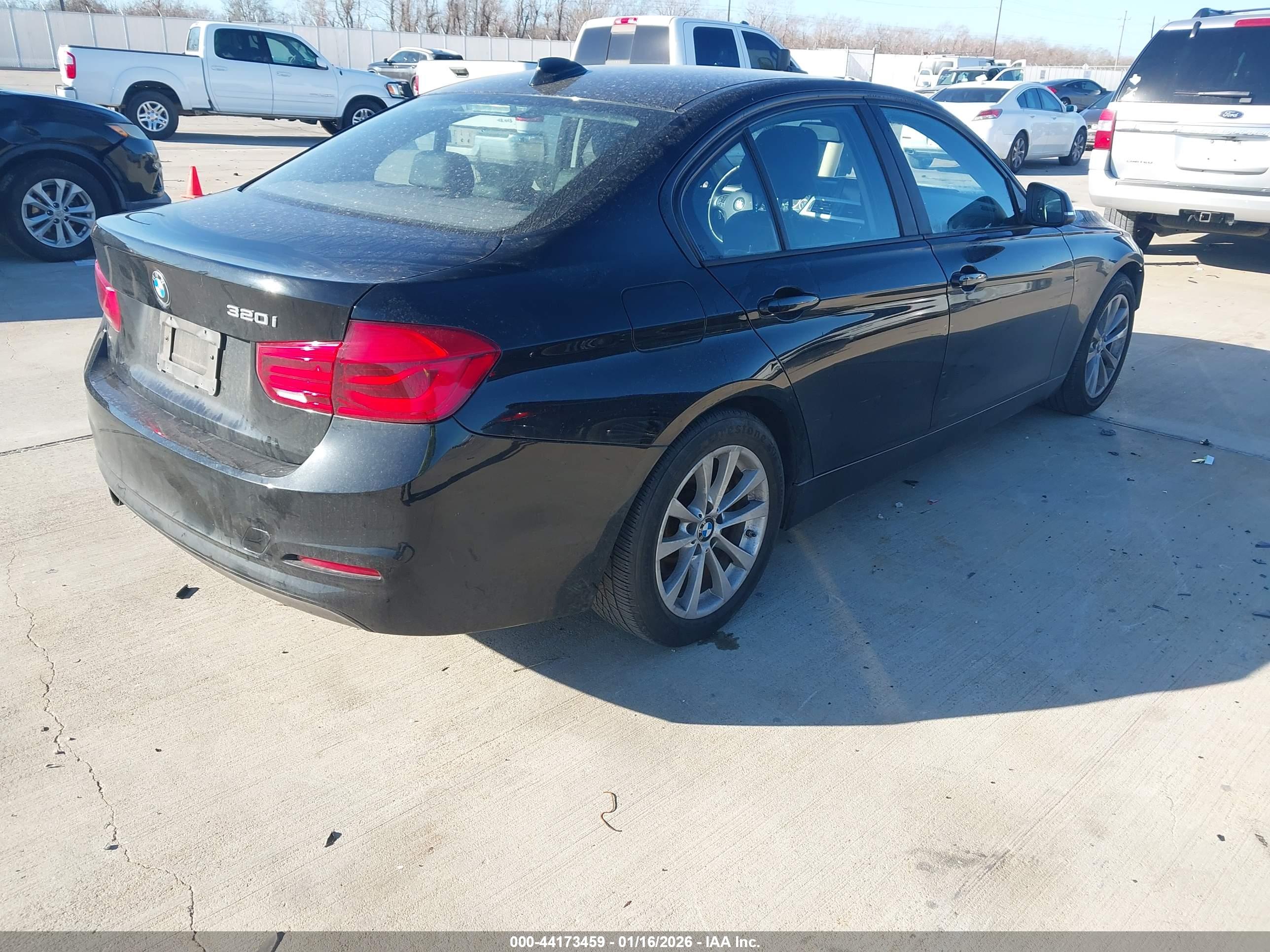 BMW 320I image 4