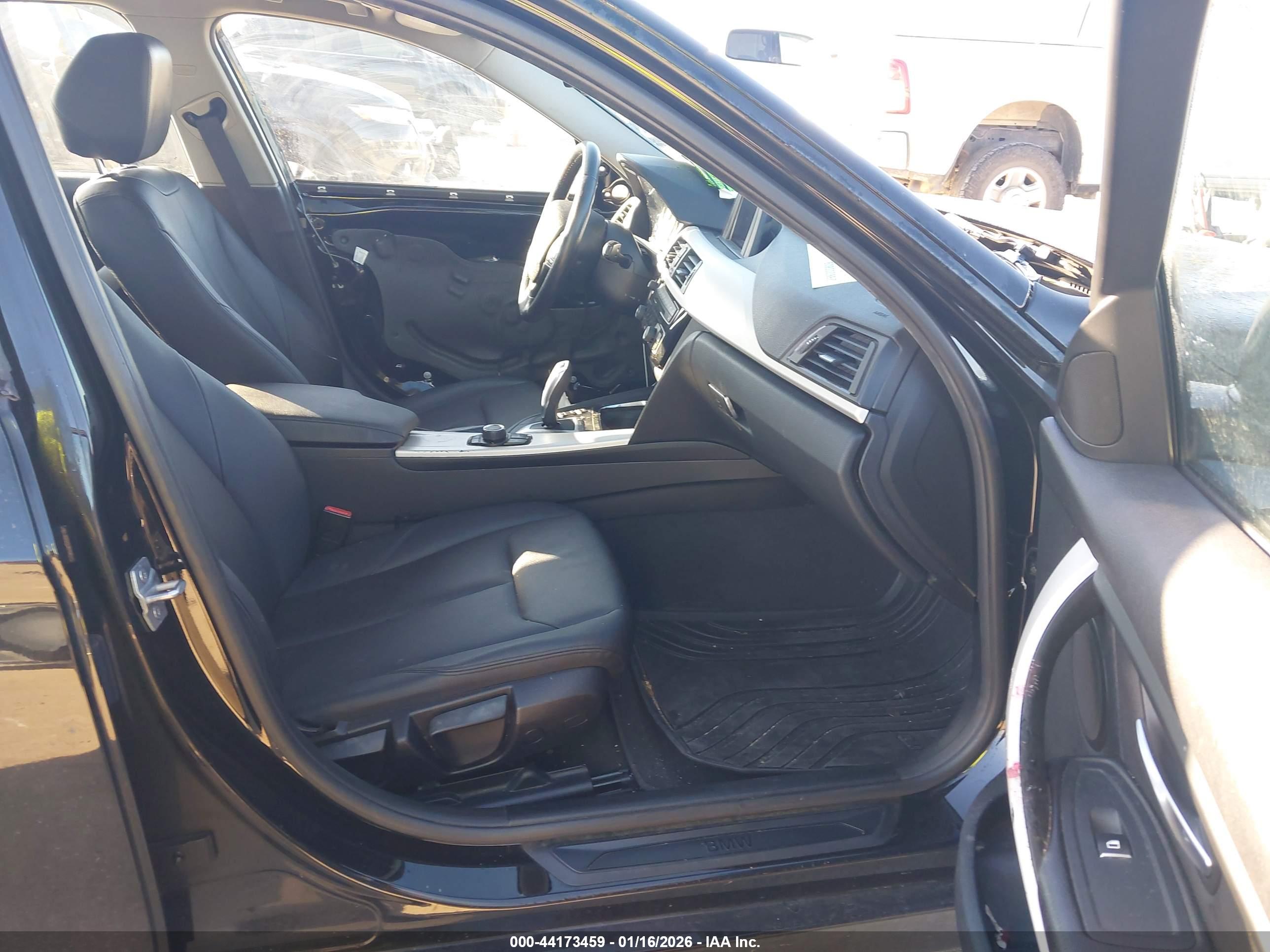 BMW 320I image 5