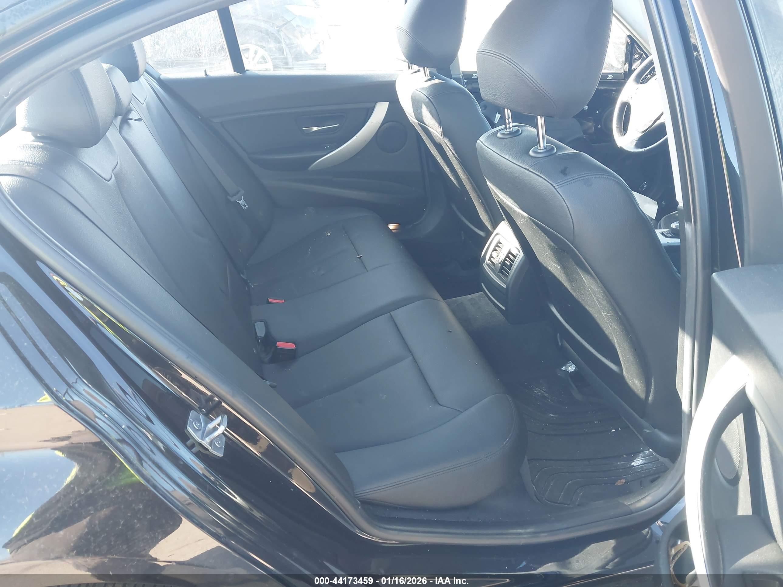 BMW 320I image 8