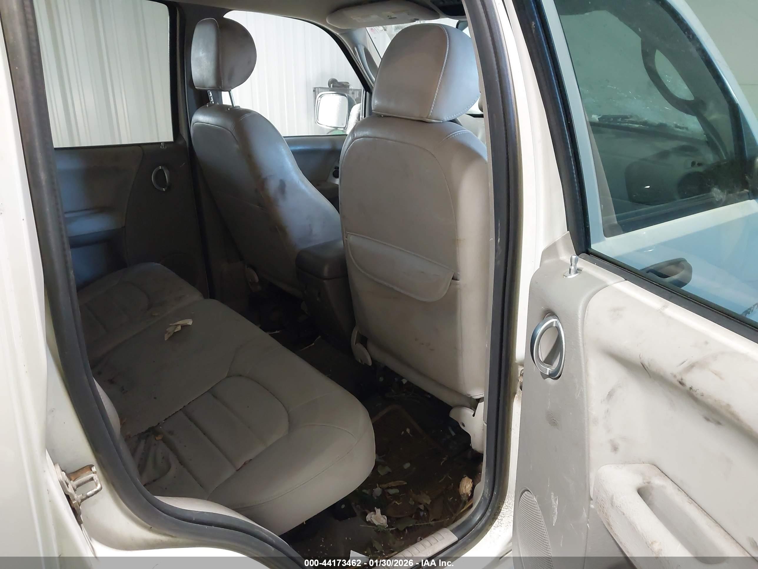 JEEP LIBERTY image 8