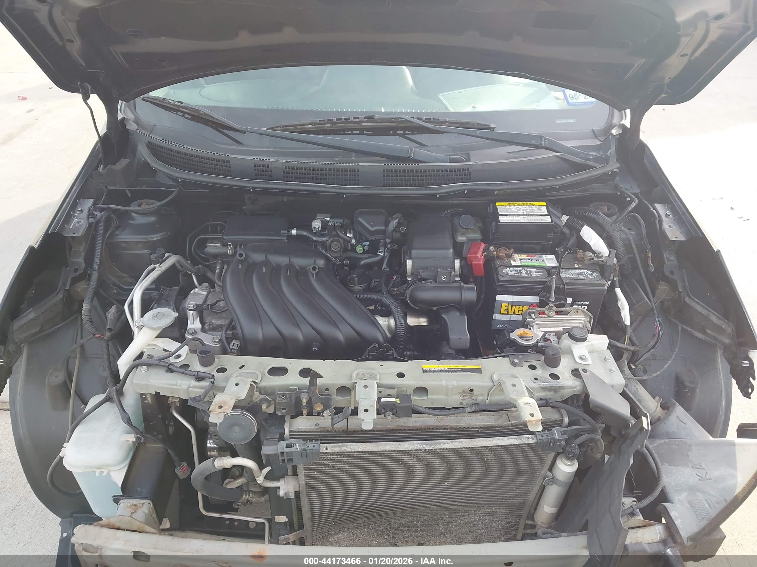 NISSAN VERSA image 10