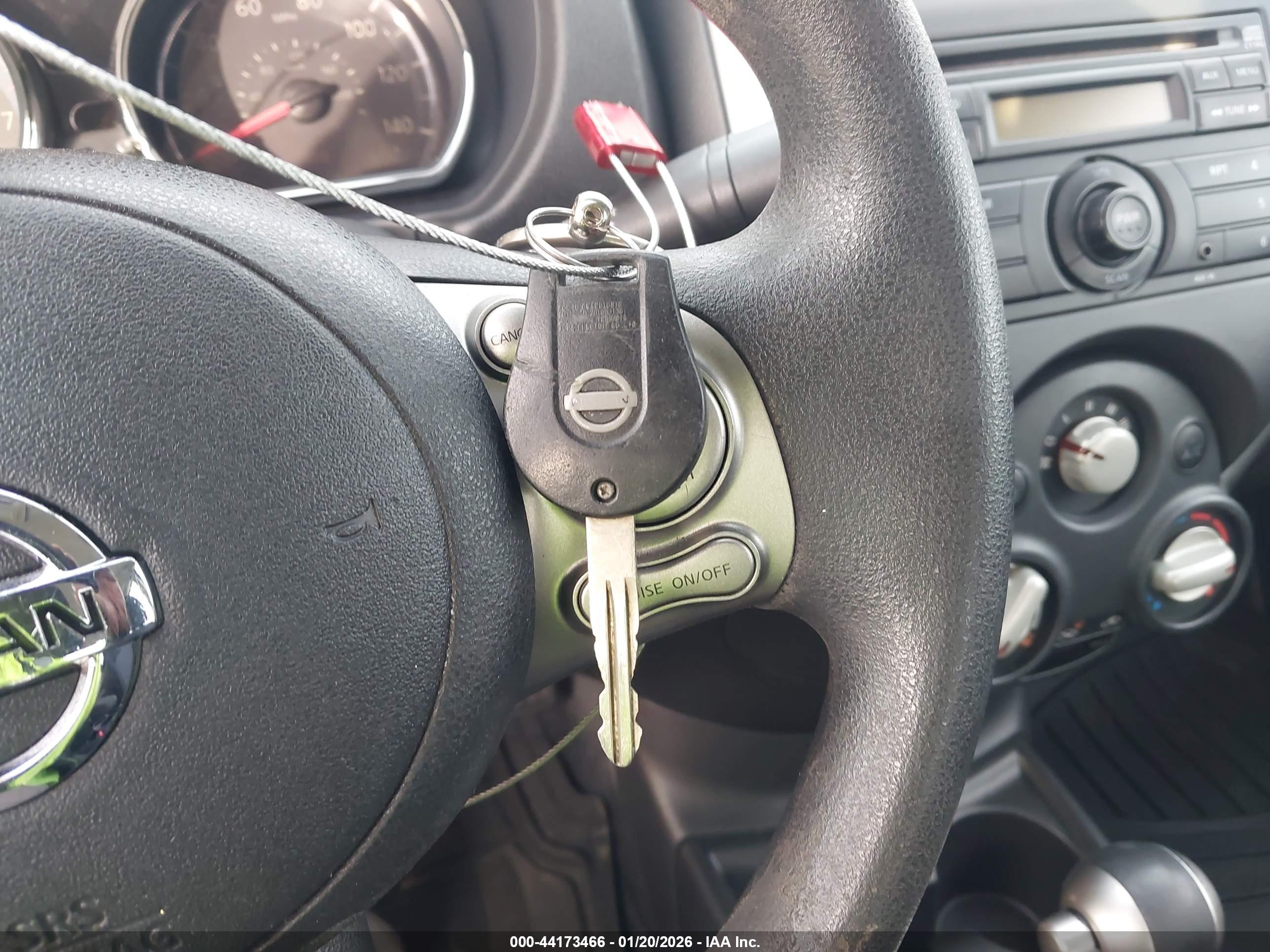 NISSAN VERSA image 11