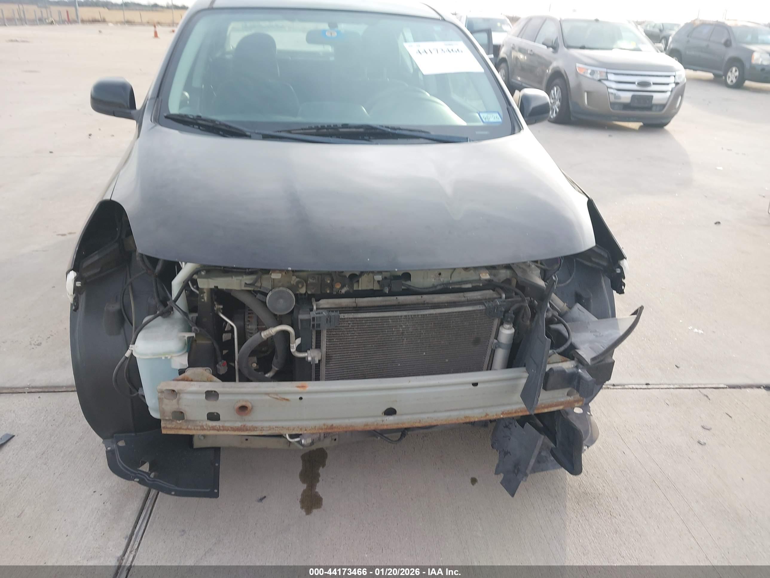 NISSAN VERSA image 6