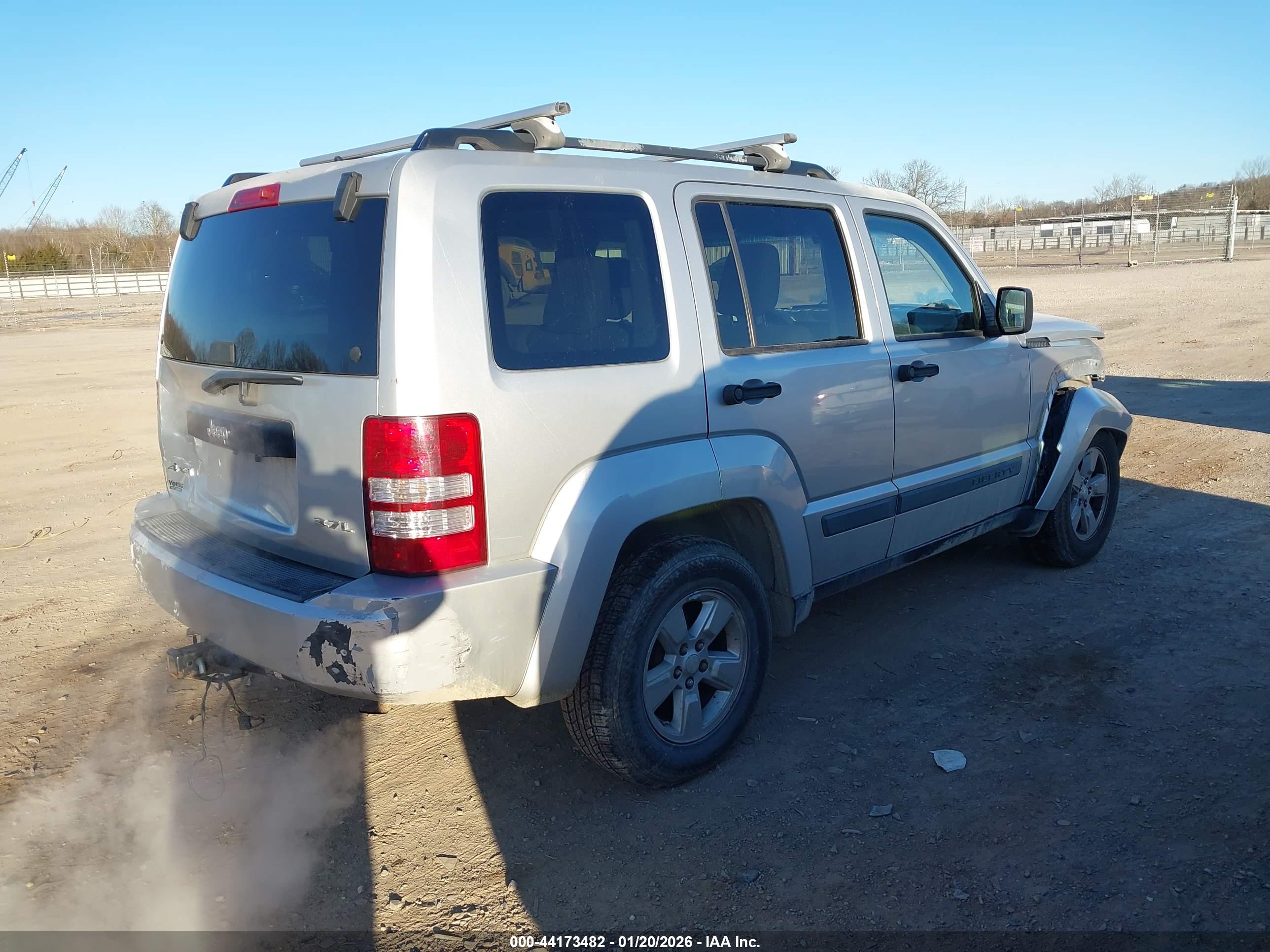 JEEP LIBERTY image 4