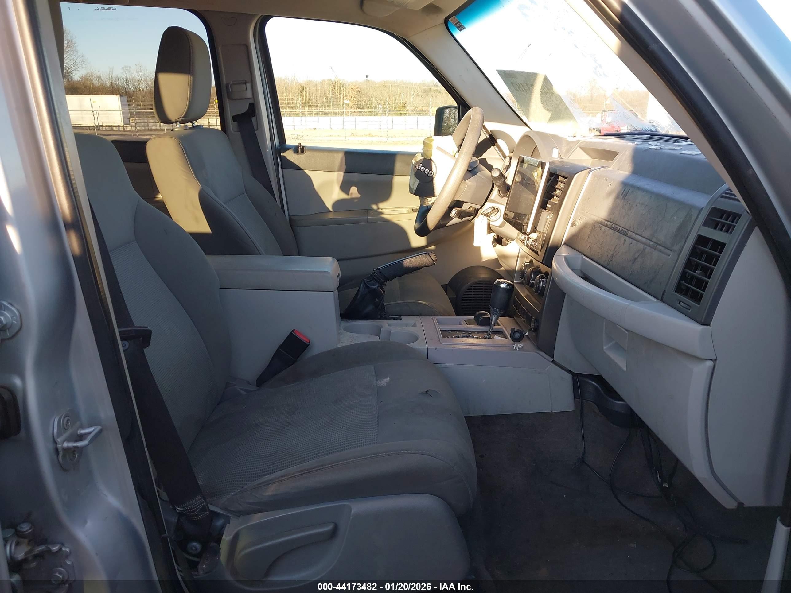 JEEP LIBERTY image 5
