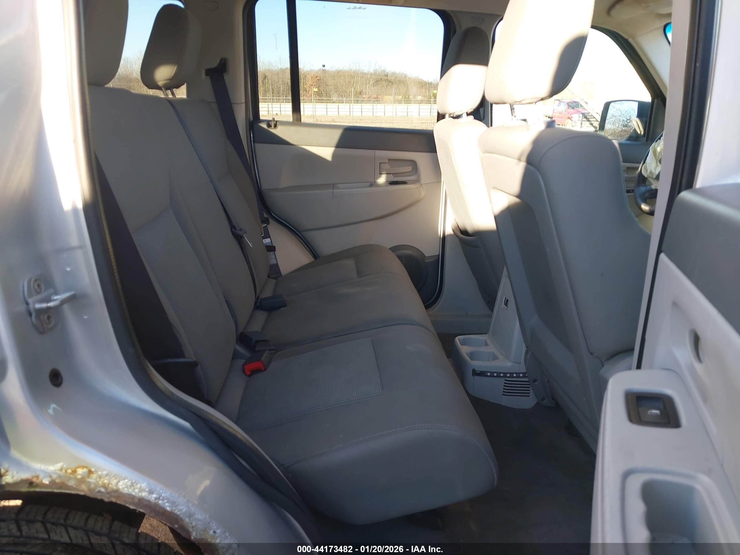 JEEP LIBERTY image 8