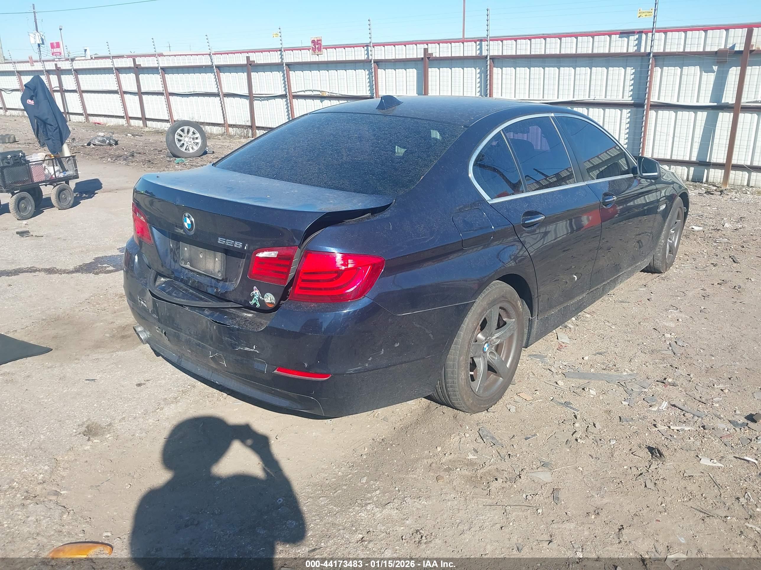 BMW 528I image 4
