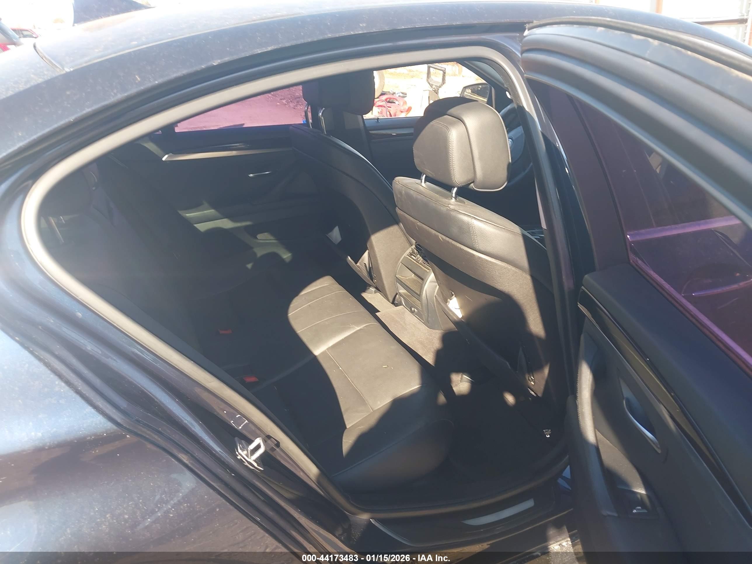 BMW 528I image 8
