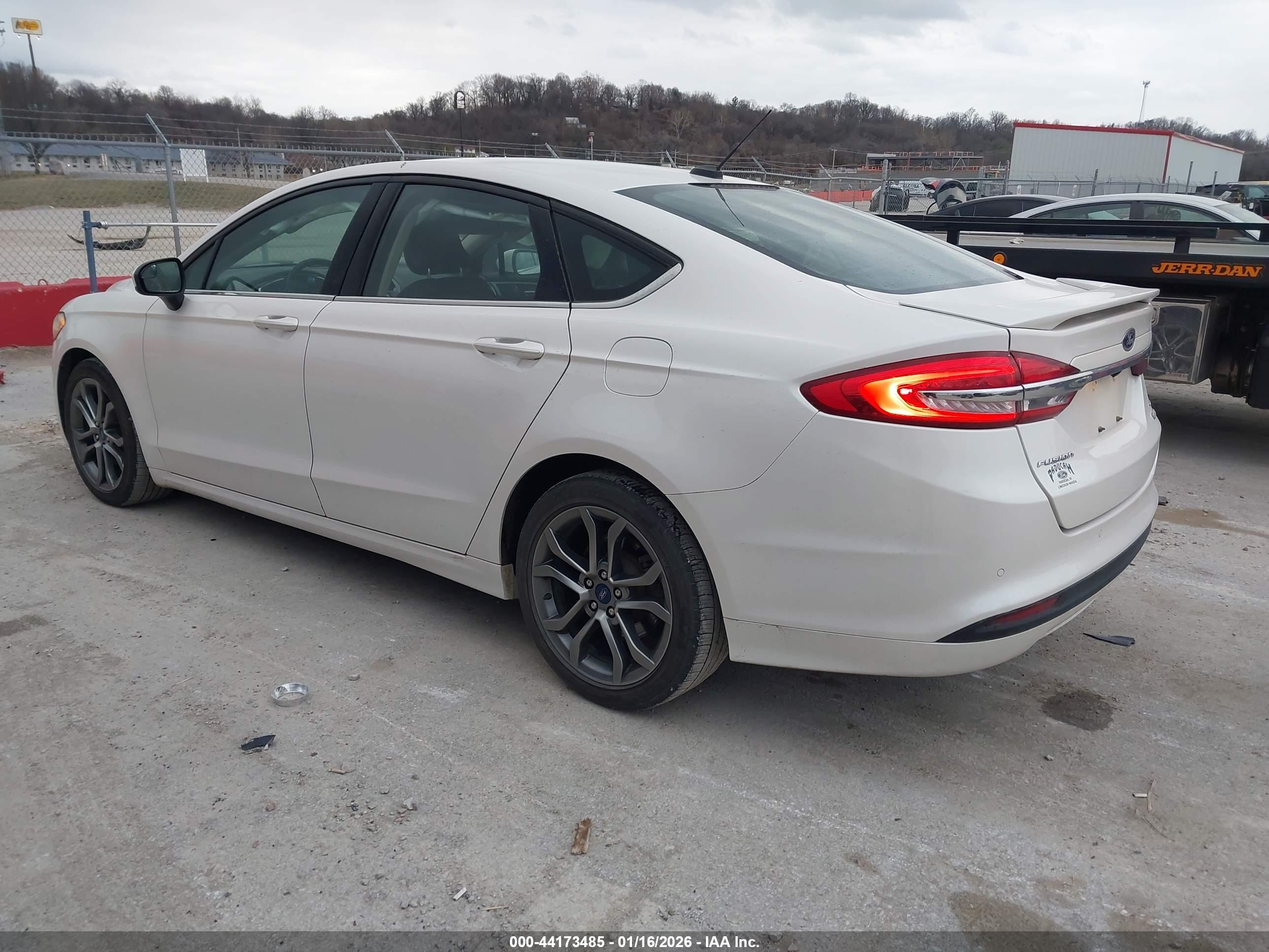 FORD FUSION image 3