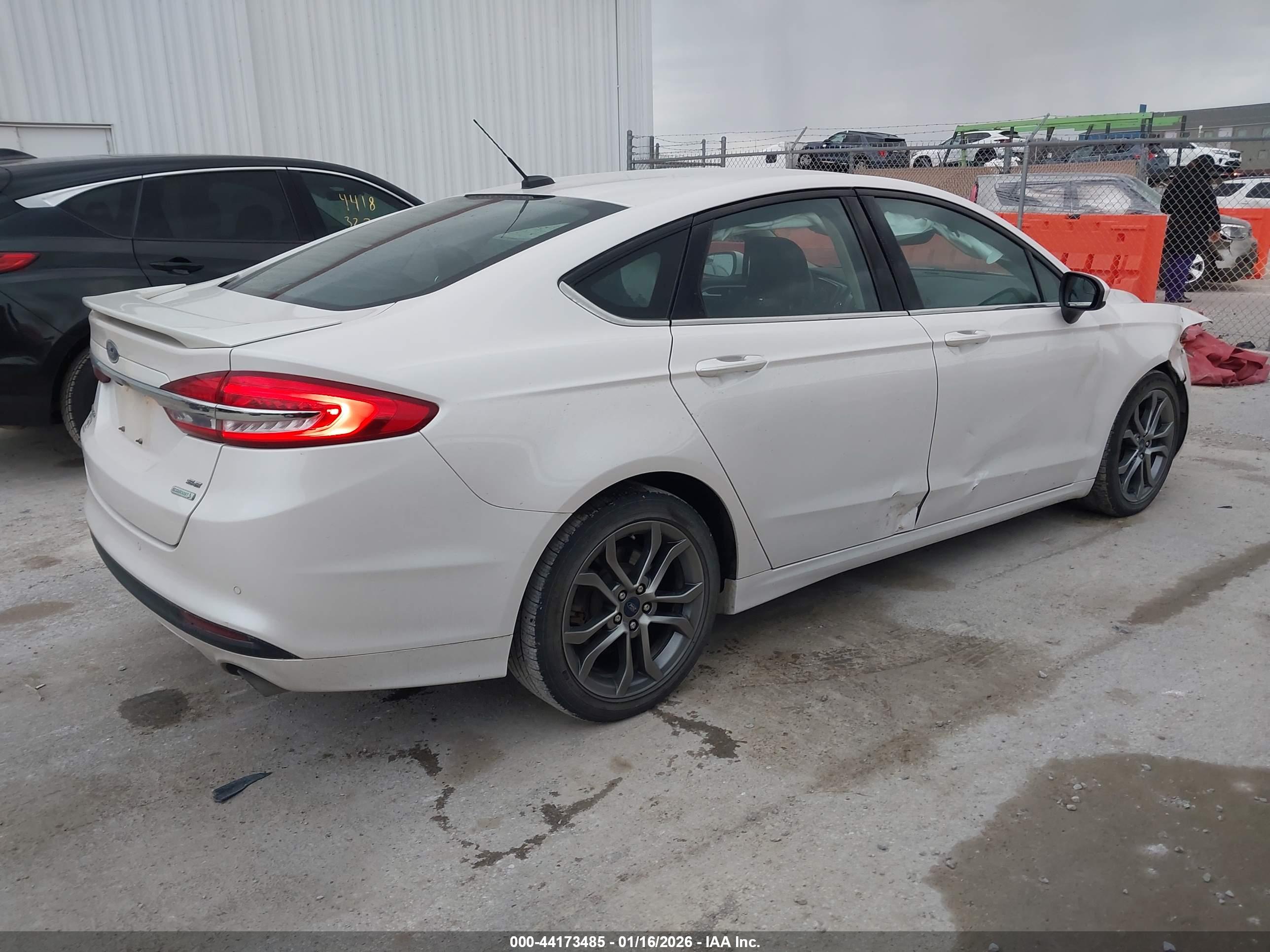 FORD FUSION image 4