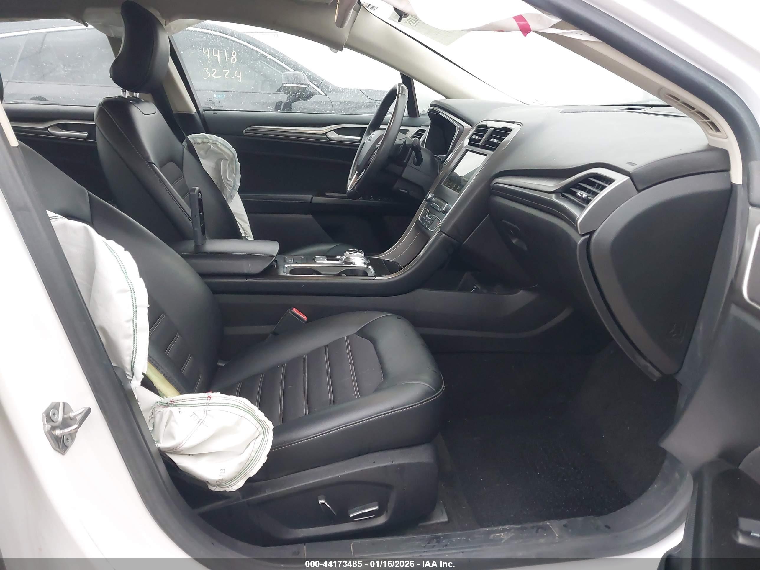 FORD FUSION image 5