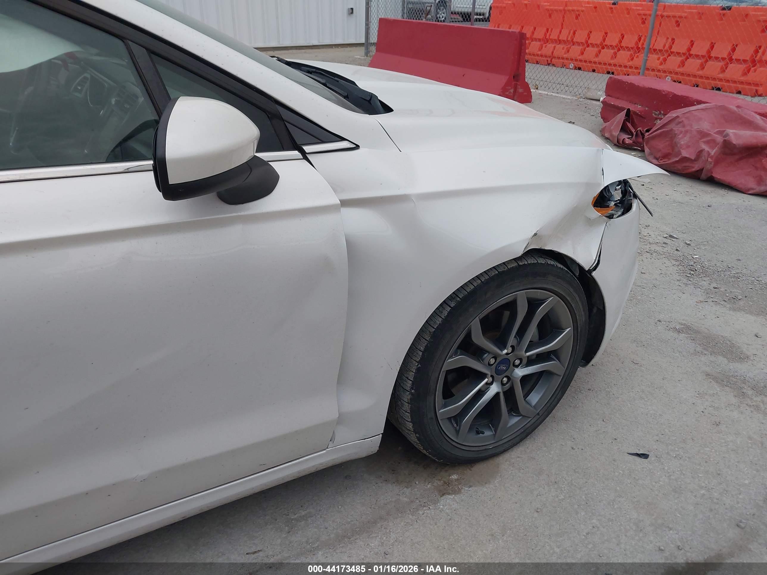FORD FUSION image 6