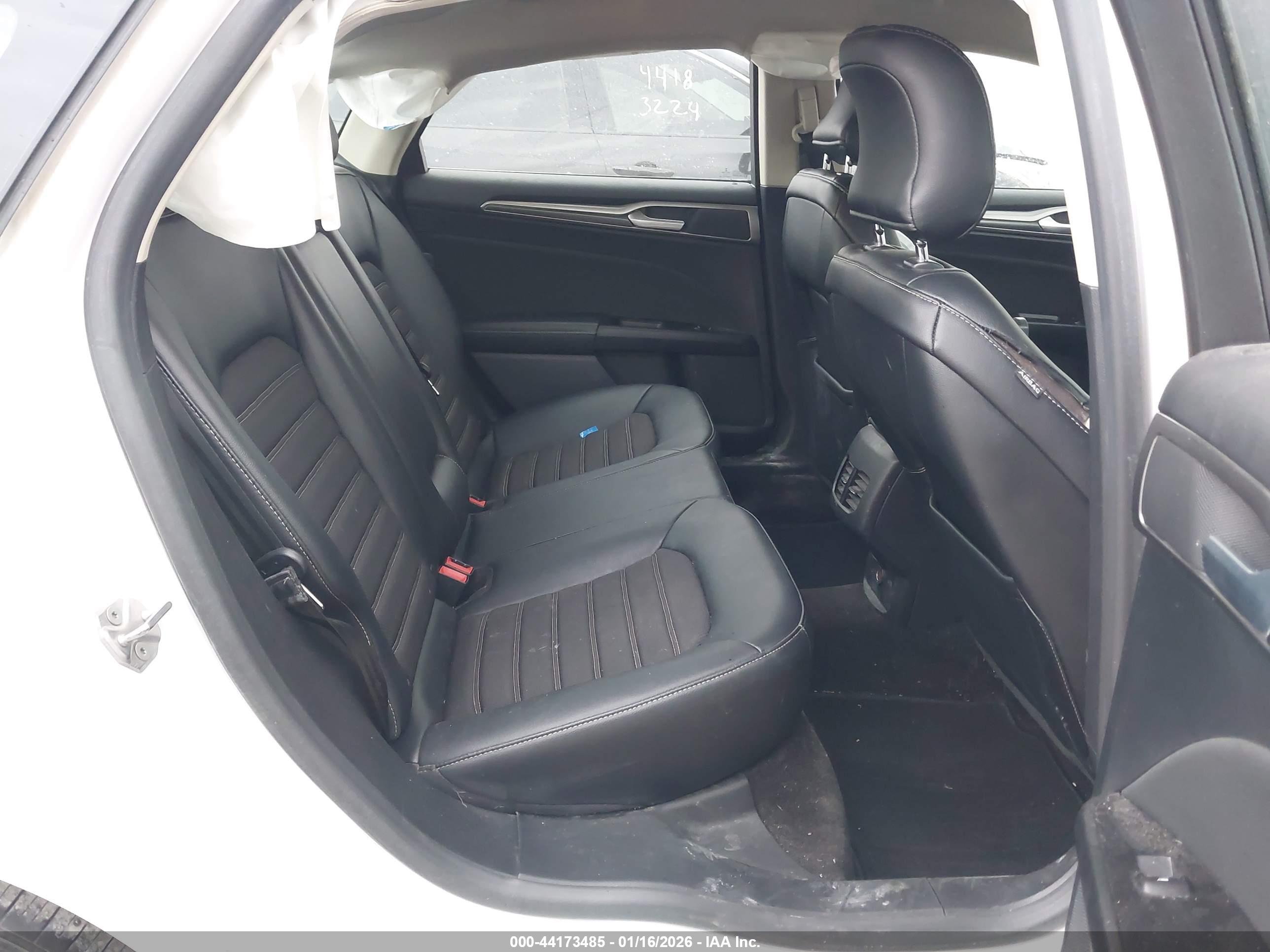FORD FUSION image 8