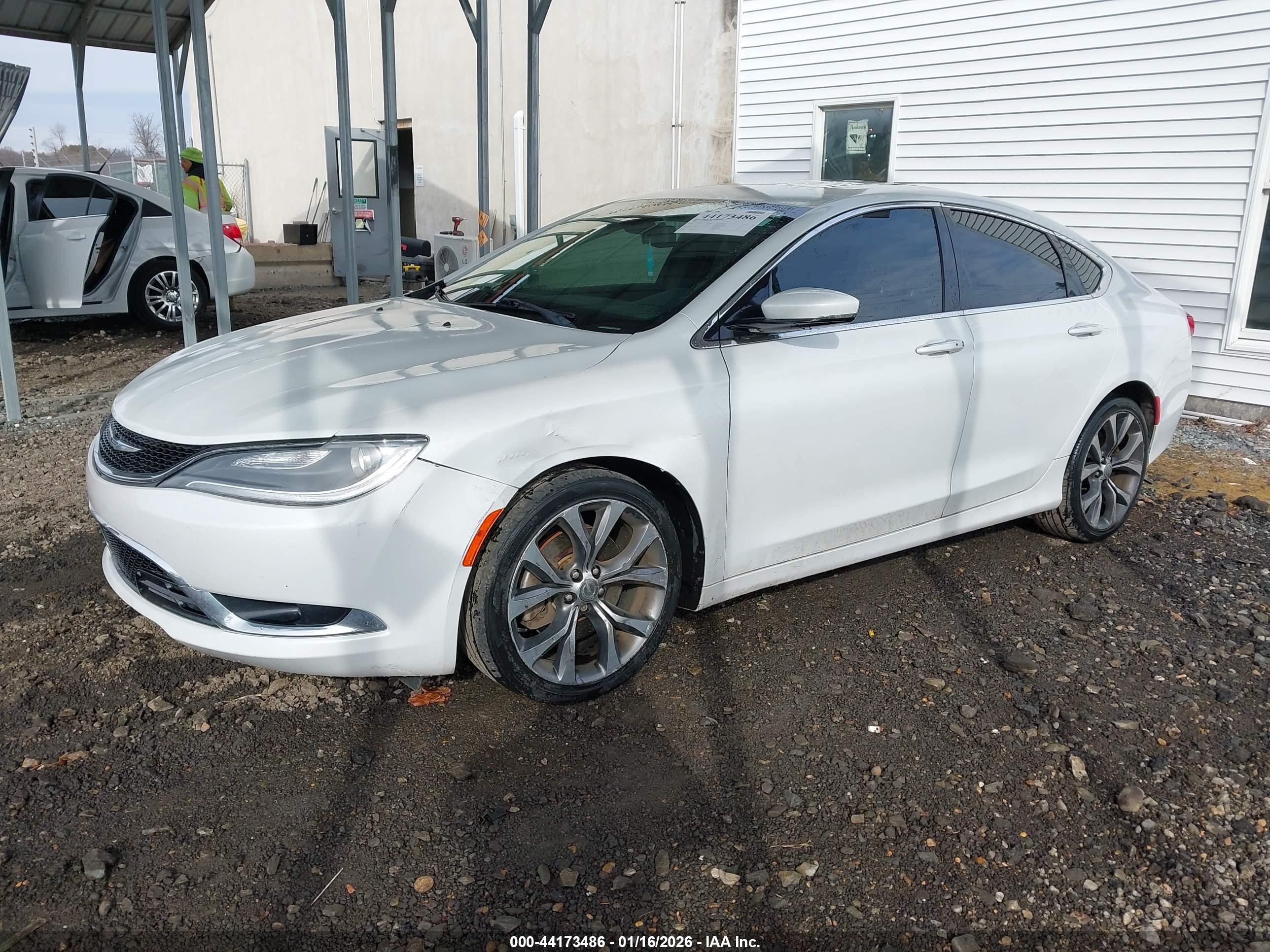 CHRYSLER 200 image 2