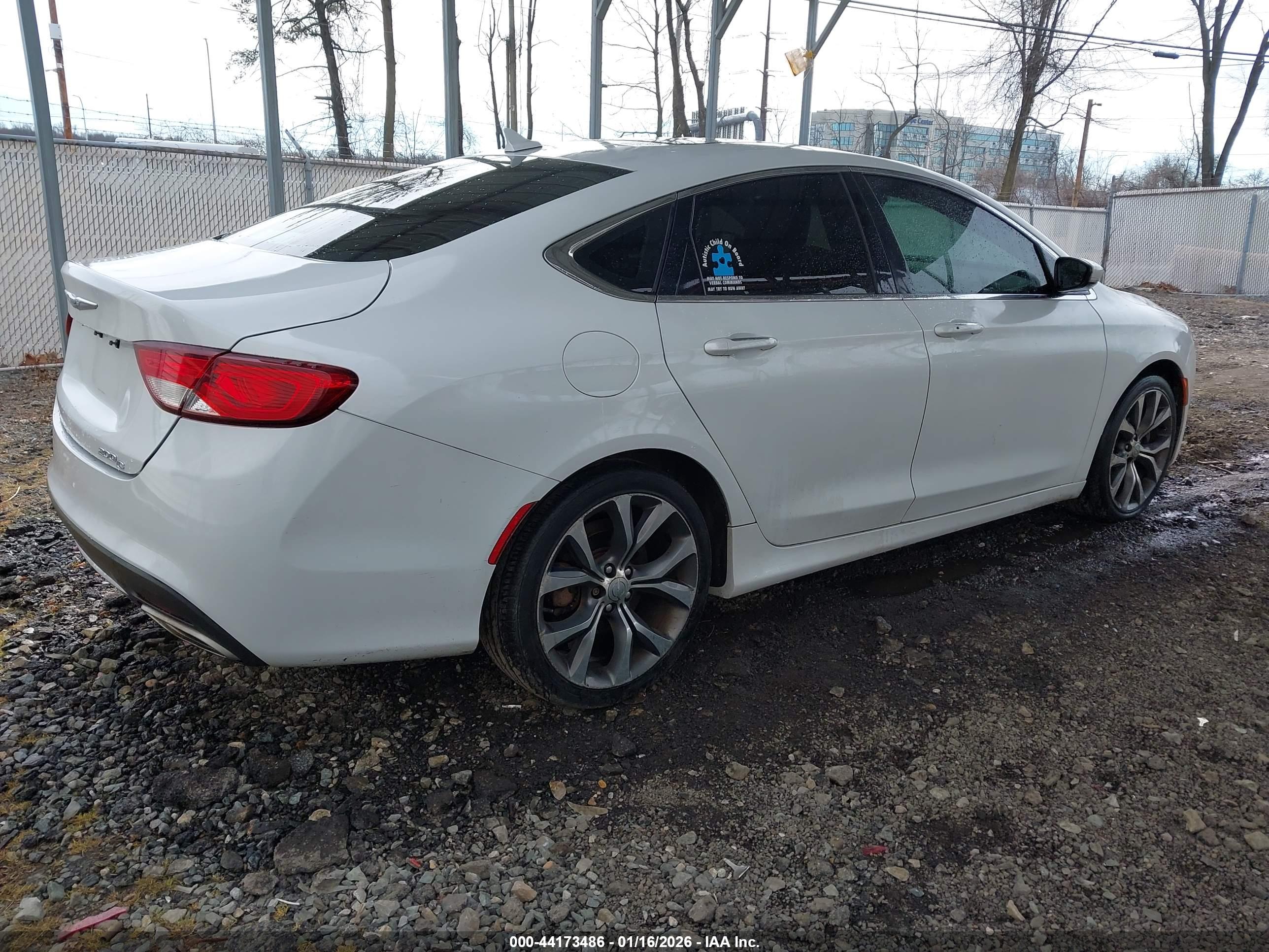 CHRYSLER 200 image 4