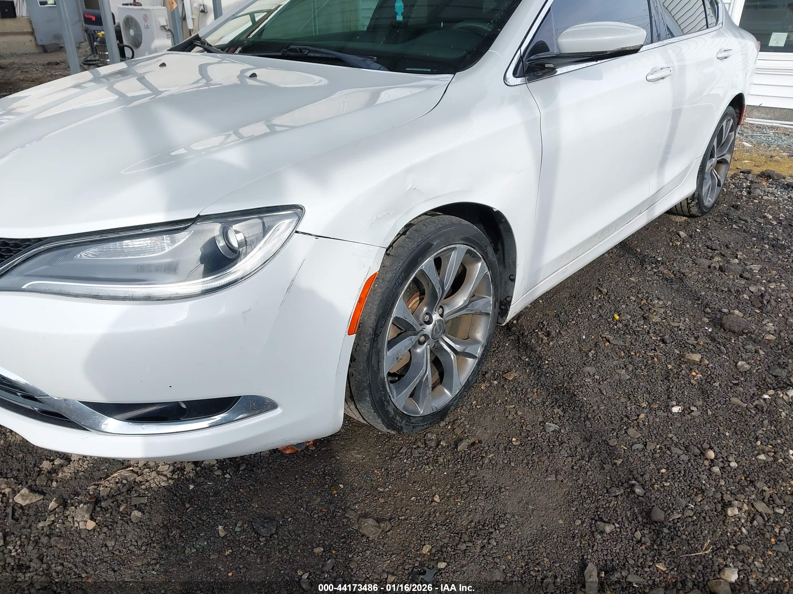CHRYSLER 200 image 6