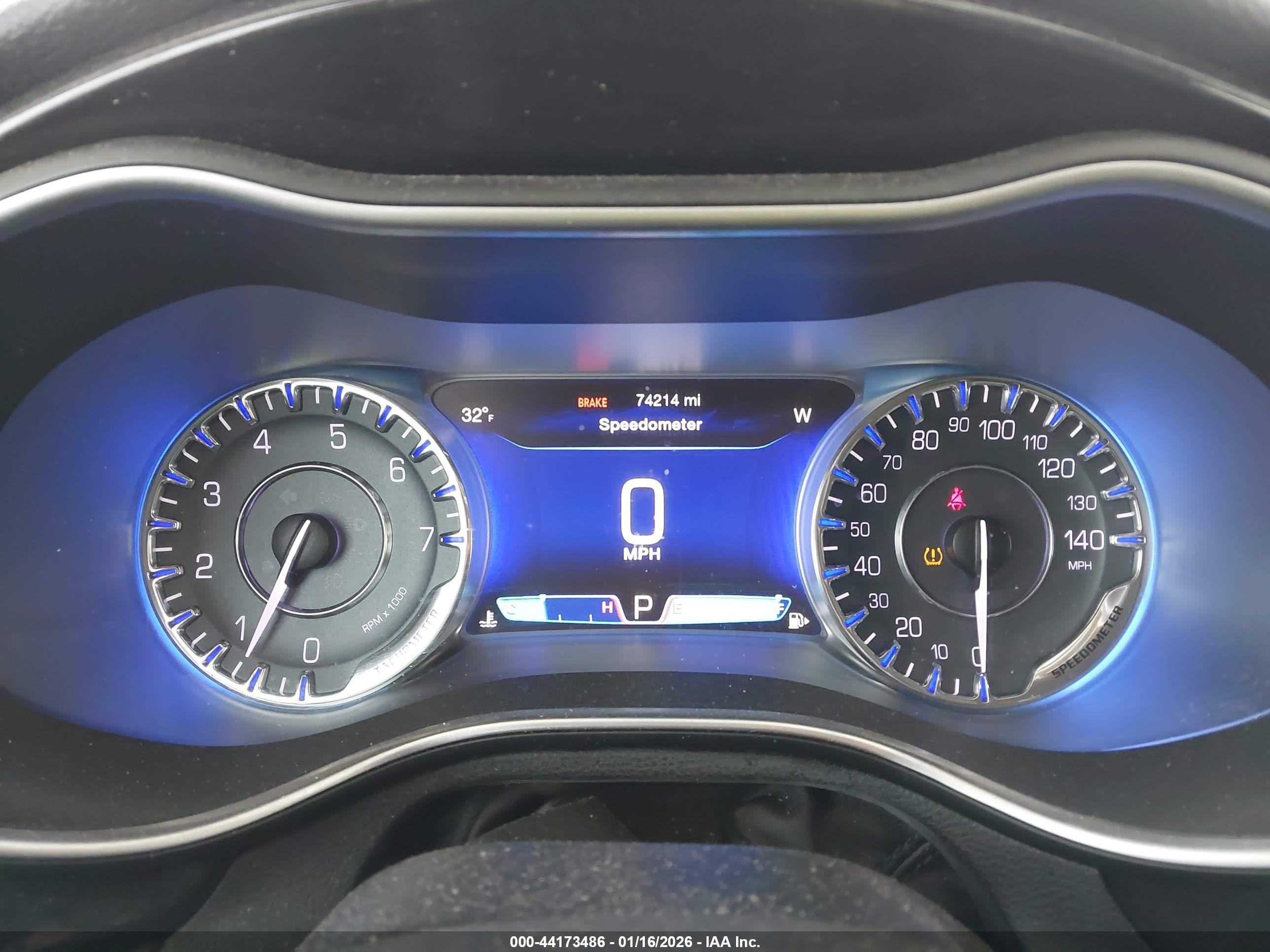 CHRYSLER 200 image 7