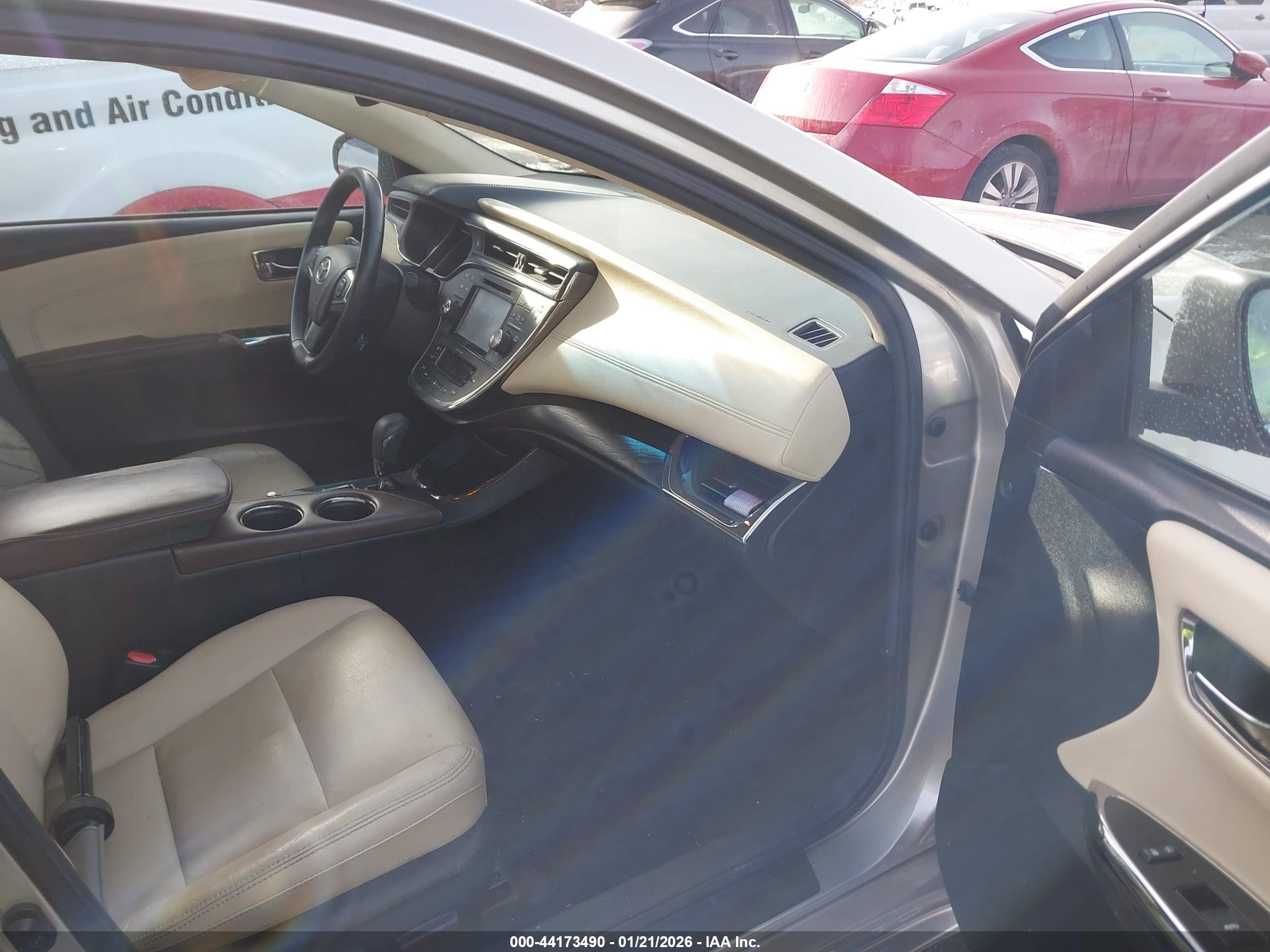 TOYOTA AVALON image 5