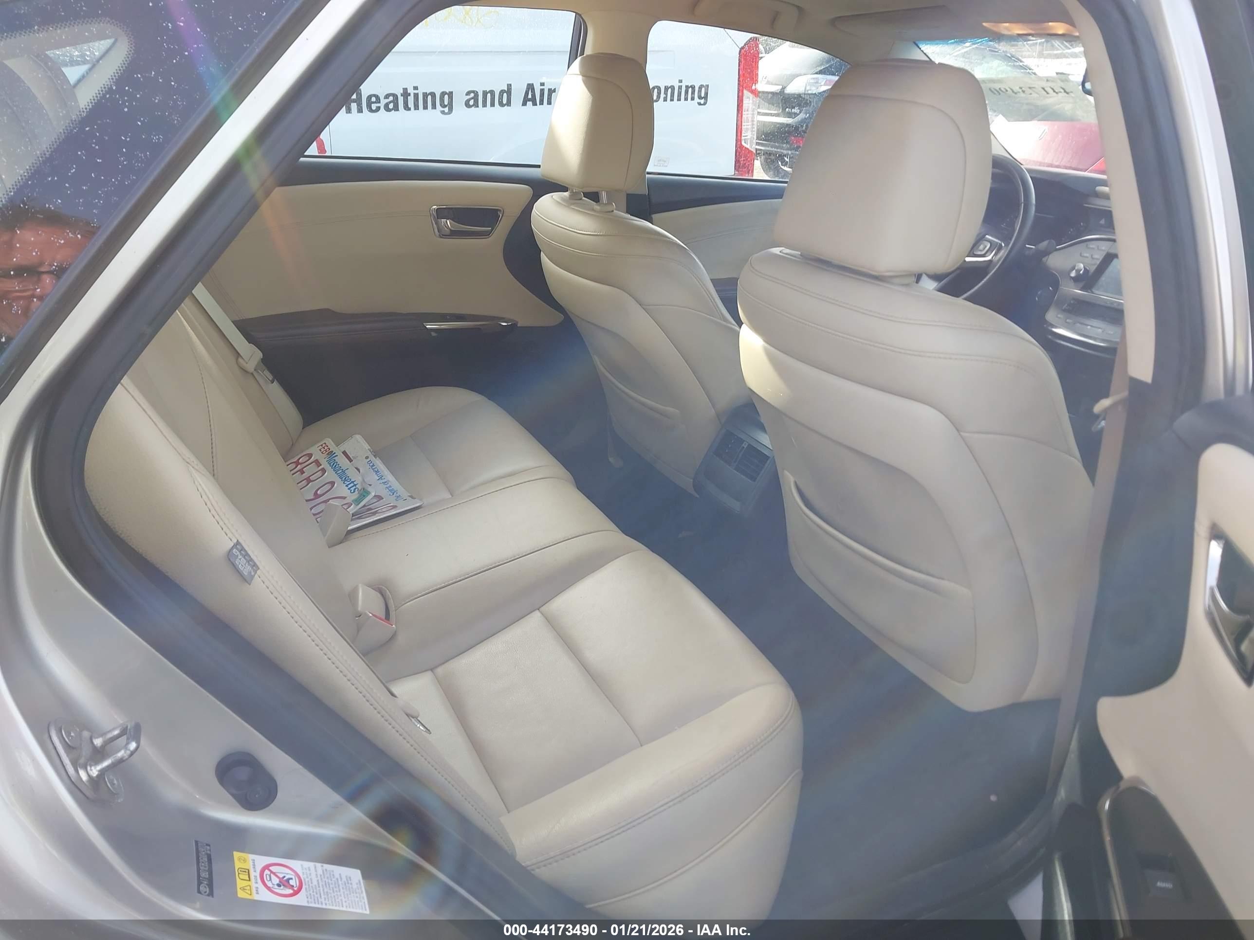 TOYOTA AVALON image 8