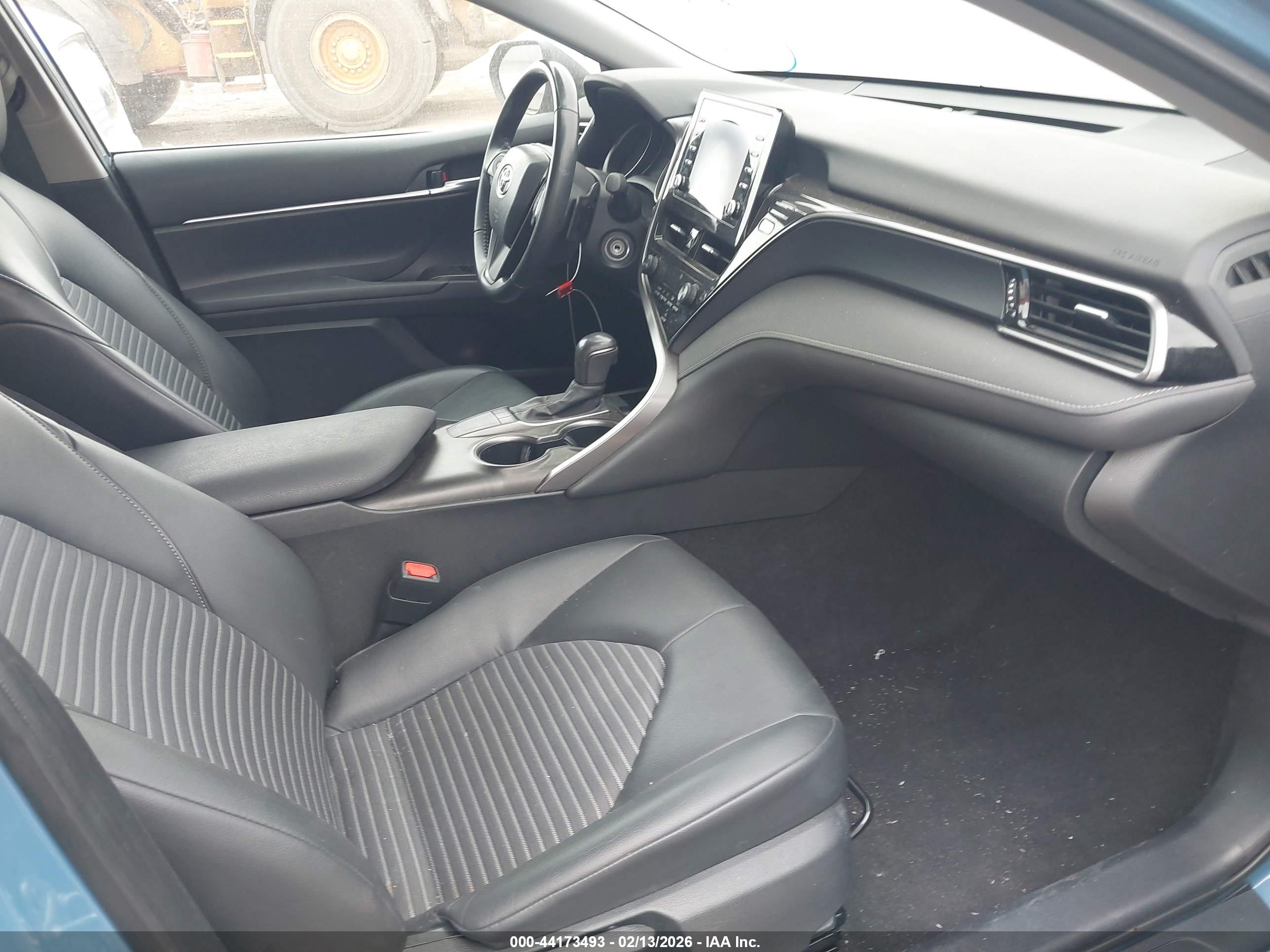TOYOTA CAMRY image 5